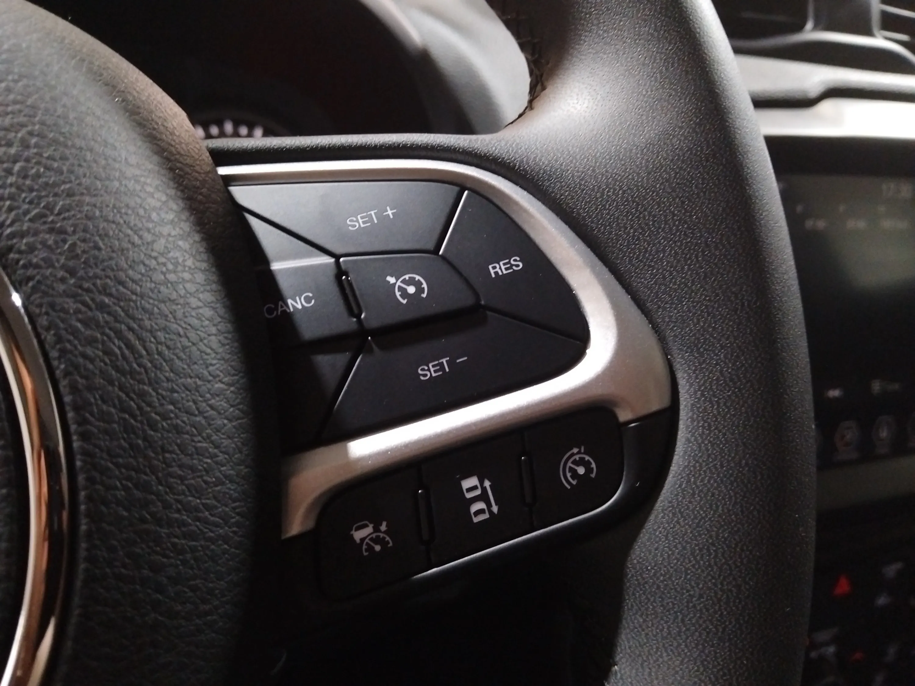 Jeep Renegade eHybrid 1.5 Limited ATX - foto 22