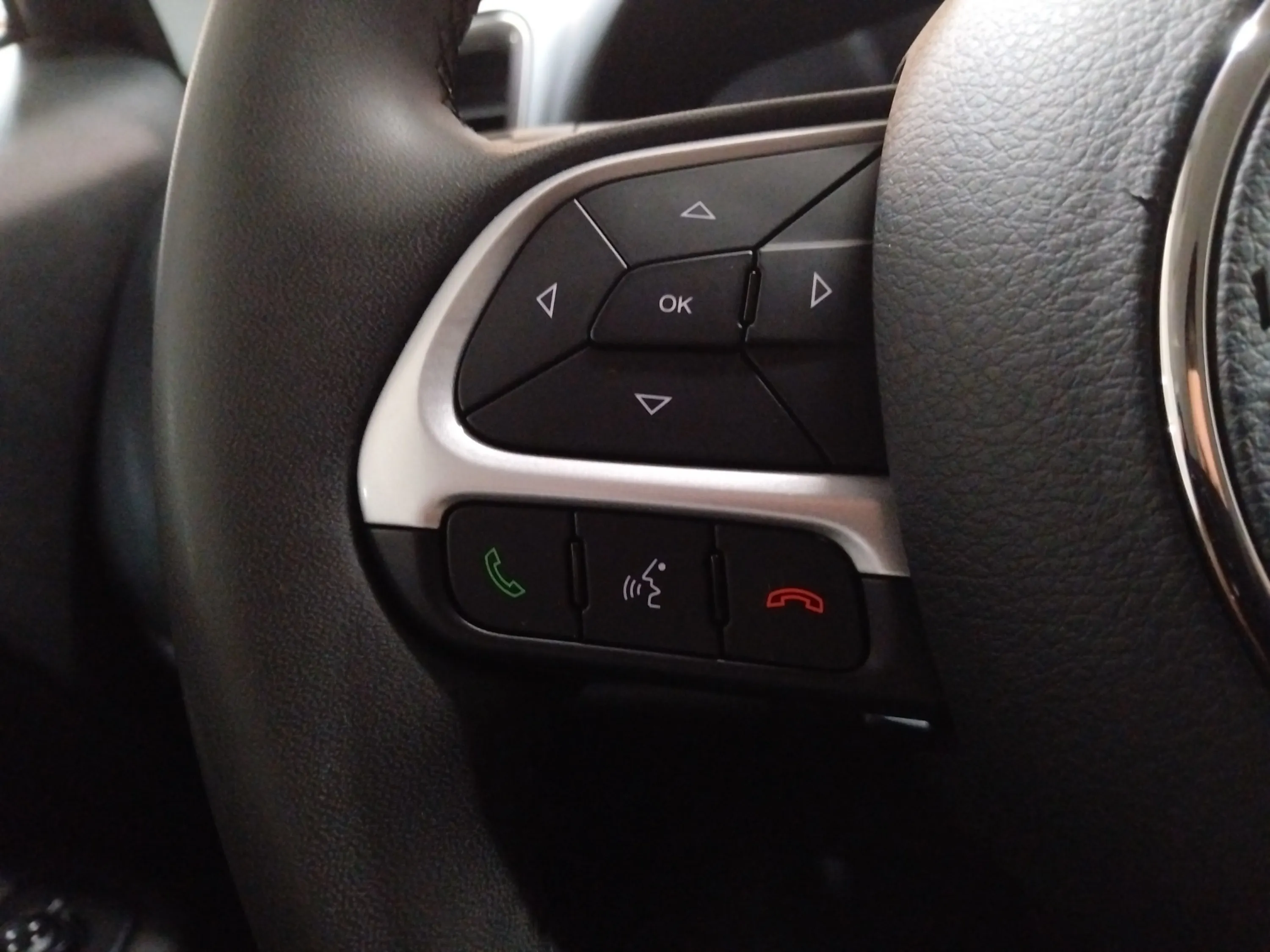 Jeep Renegade eHybrid 1.5 Limited ATX - foto 23