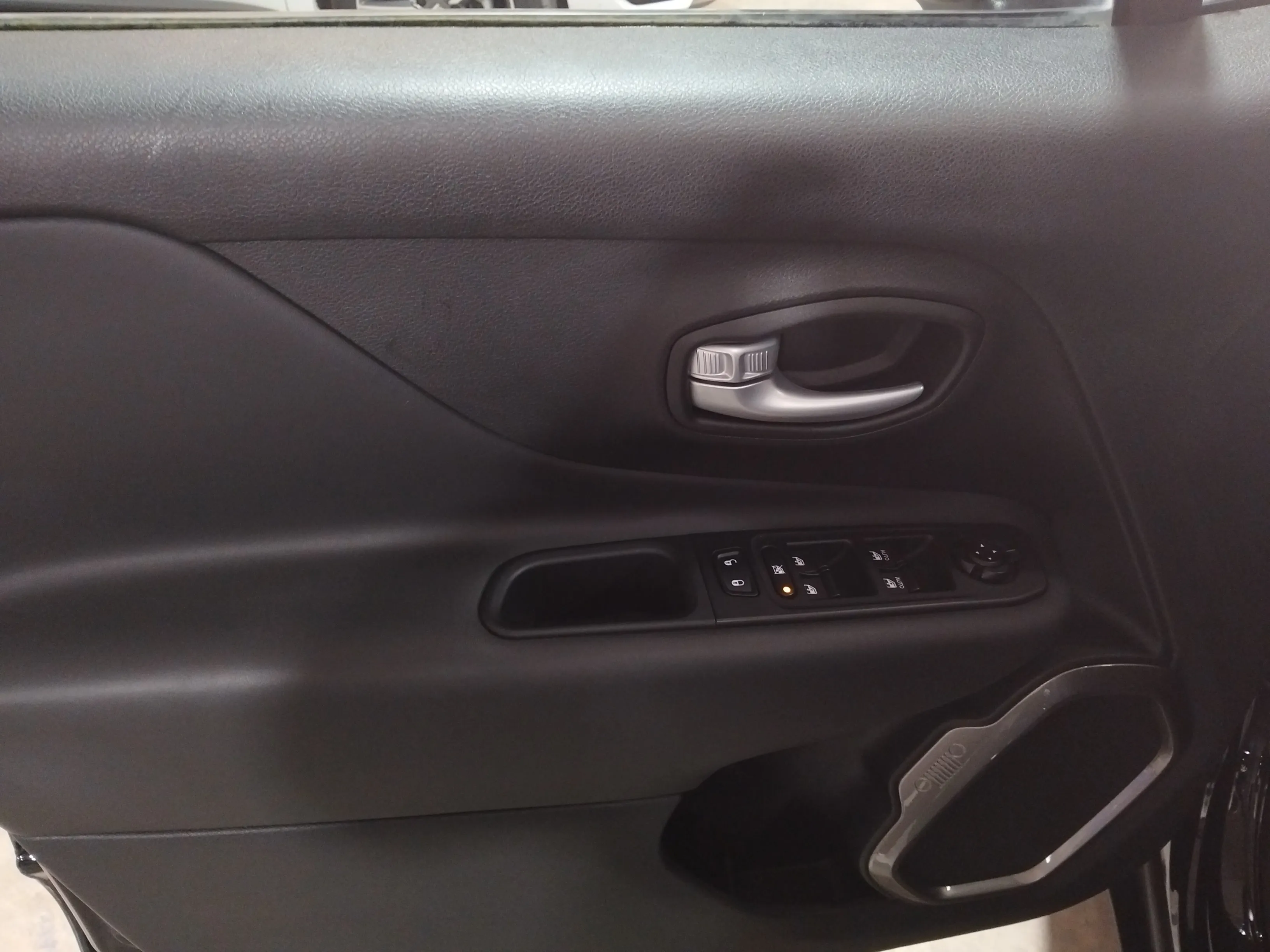 Jeep Renegade eHybrid 1.5 Limited ATX - foto 19