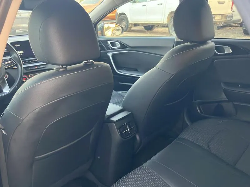 Kia XCeed 1.6 MHEV iMT Emotion - foto 35