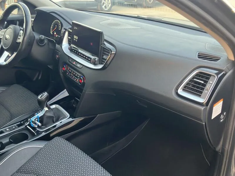 Kia XCeed 1.6 MHEV iMT Emotion - foto 30