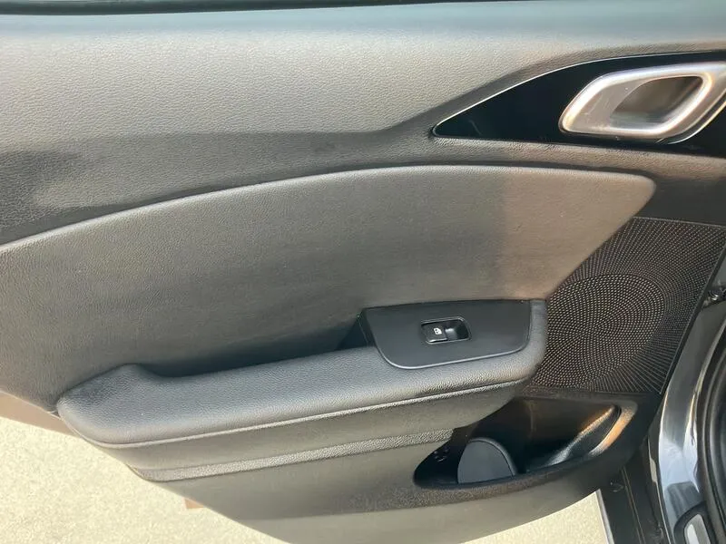 Kia XCeed 1.6 MHEV iMT Emotion - foto 36