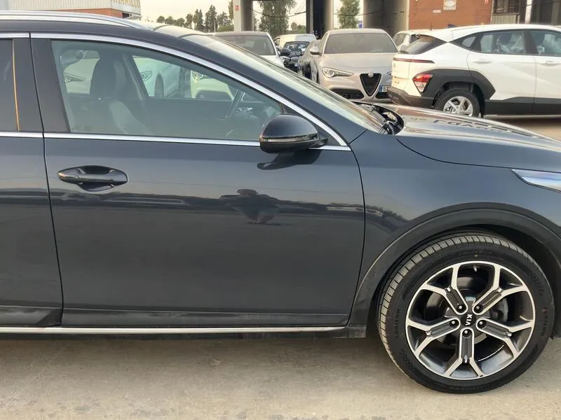 Kia XCeed 1.6 MHEV iMT Emotion - foto 25