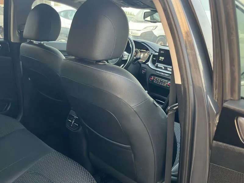 Kia XCeed 1.6 MHEV iMT Emotion - foto 33
