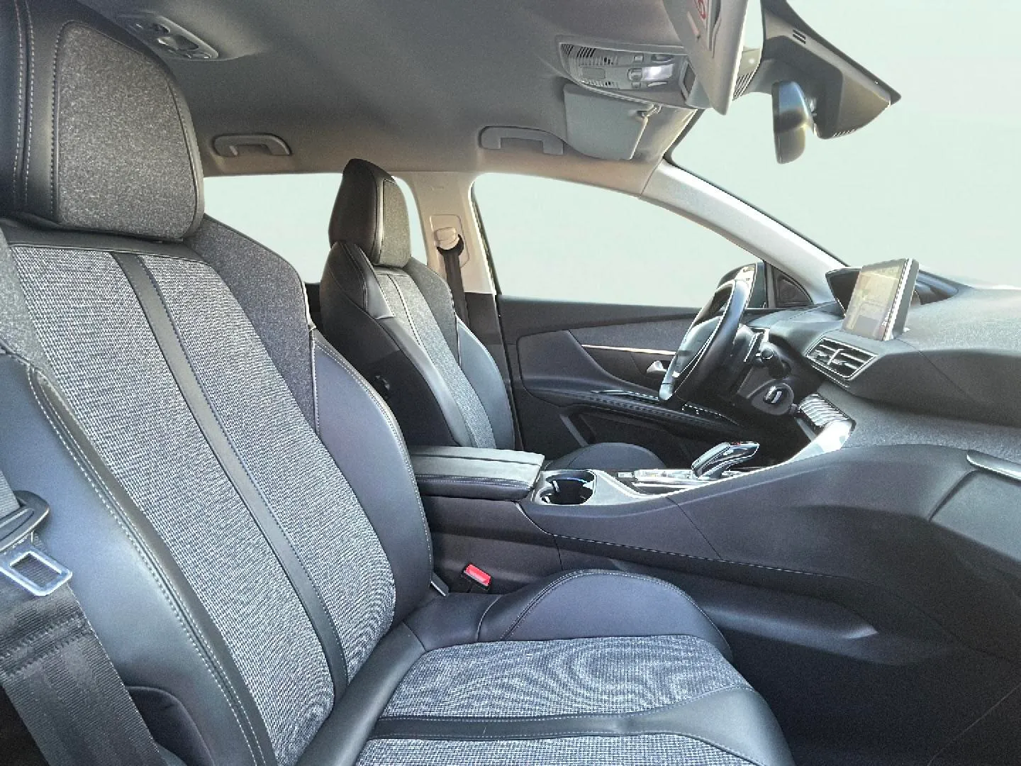 Peugeot 5008 Allure 1.2L PureTech EAT8 - foto 15