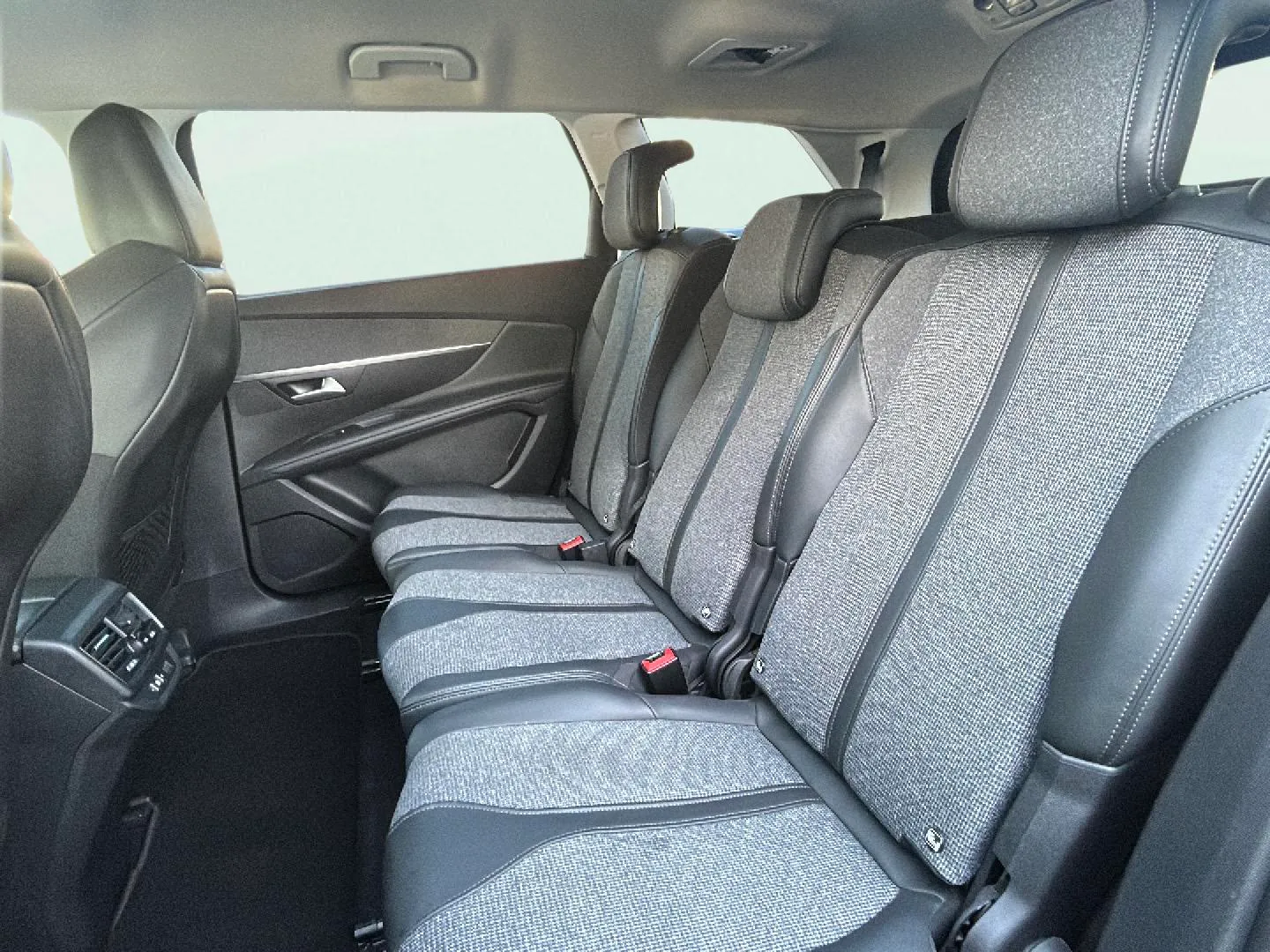 Peugeot 5008 Allure 1.2L PureTech EAT8 - foto 30