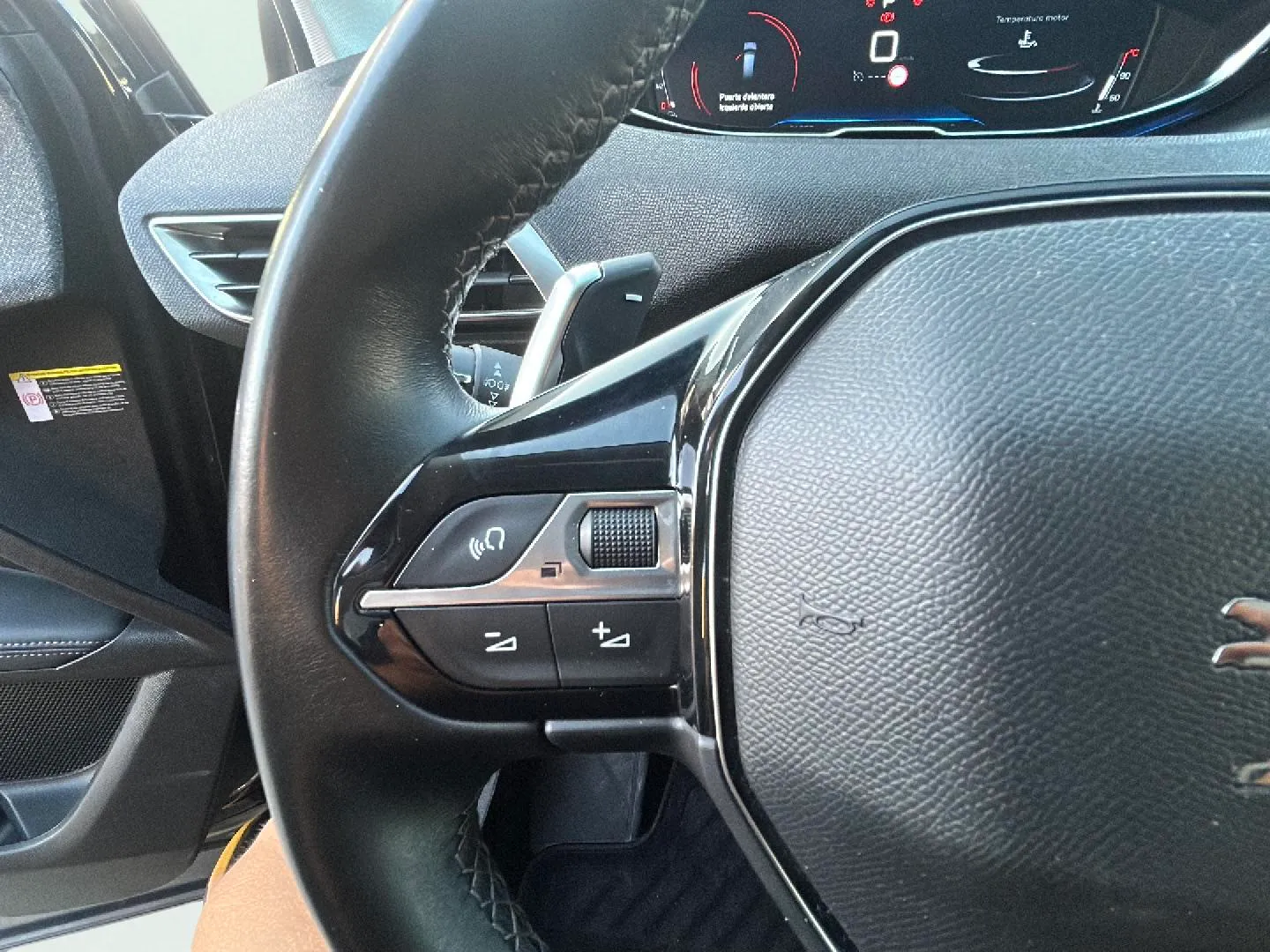 Peugeot 5008 Allure 1.2L PureTech EAT8 - foto 22