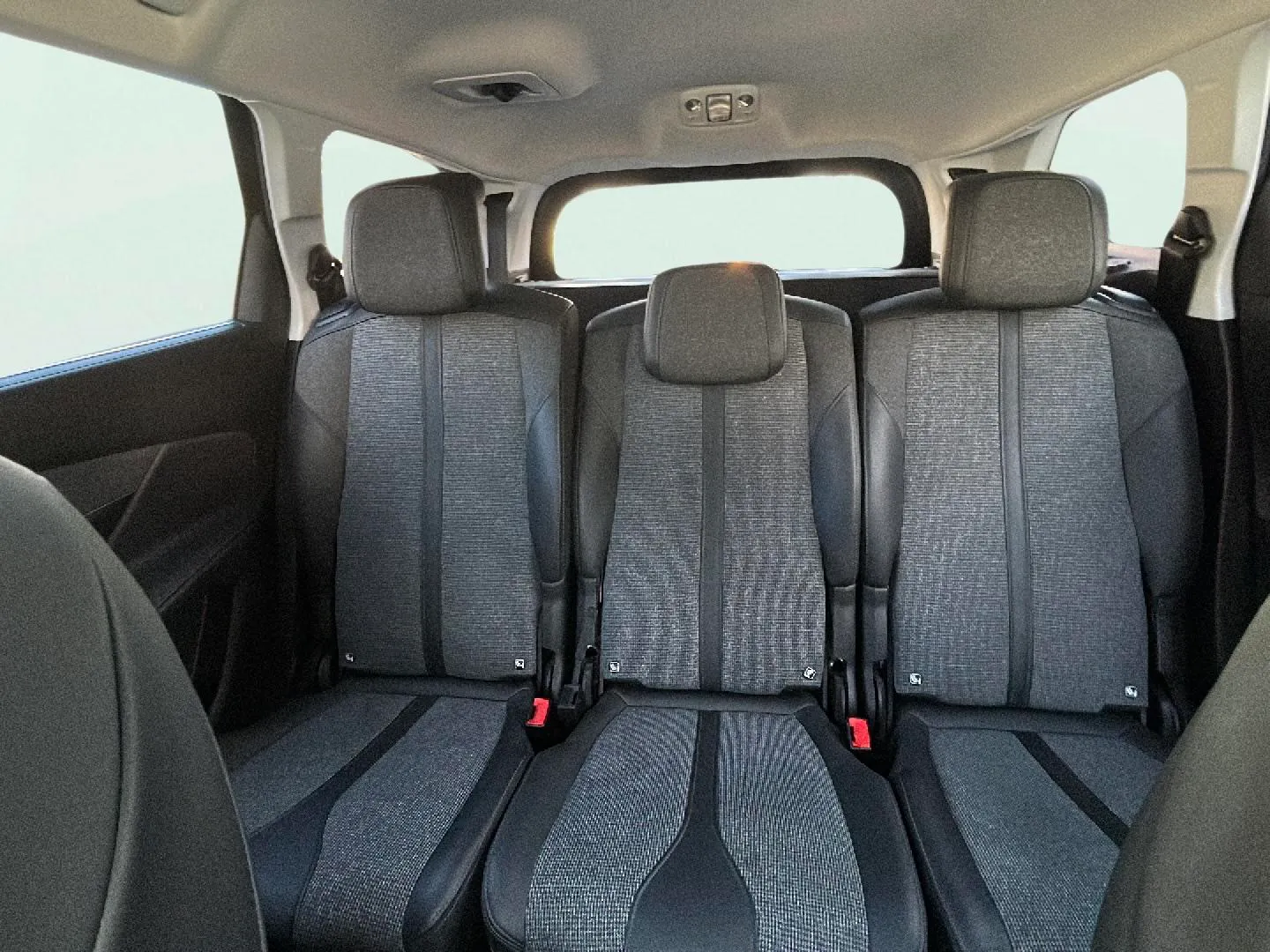 Peugeot 5008 Allure 1.2L PureTech EAT8 - foto 13