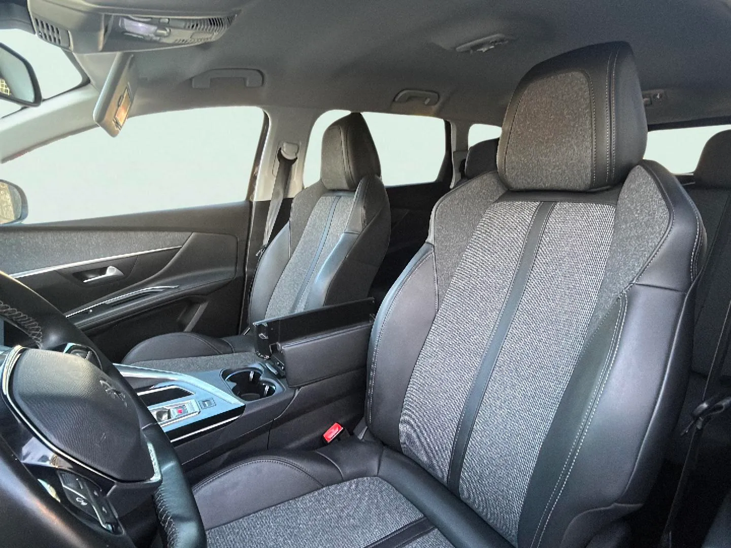 Peugeot 5008 Allure 1.2L PureTech EAT8 - foto 25