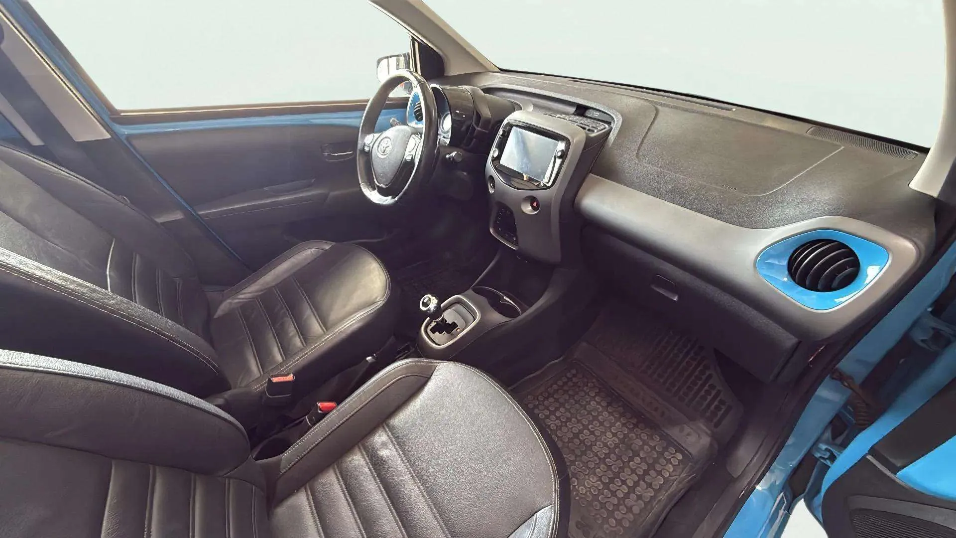 Toyota Aygo 1.0 70 x-wave - foto 12