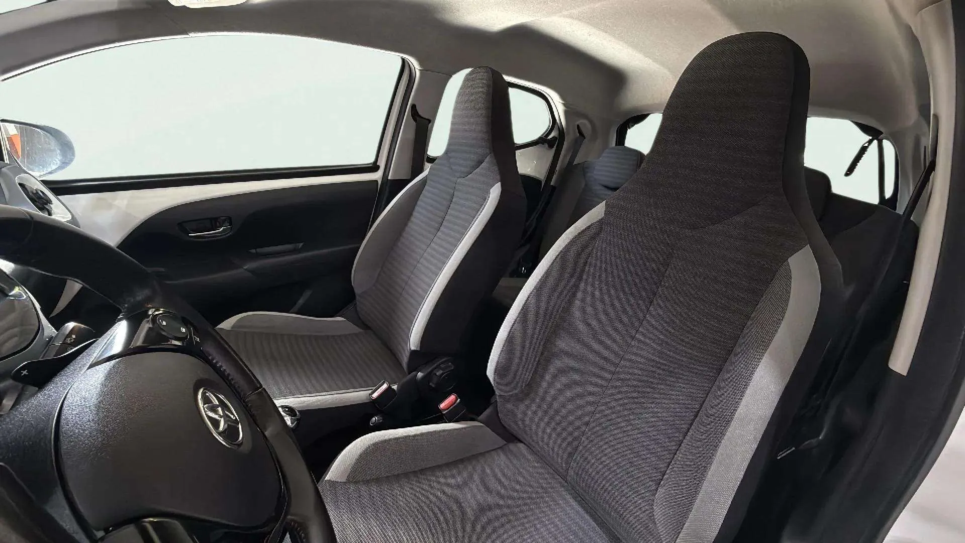 Toyota Aygo 1.0 70 x-play - foto 11