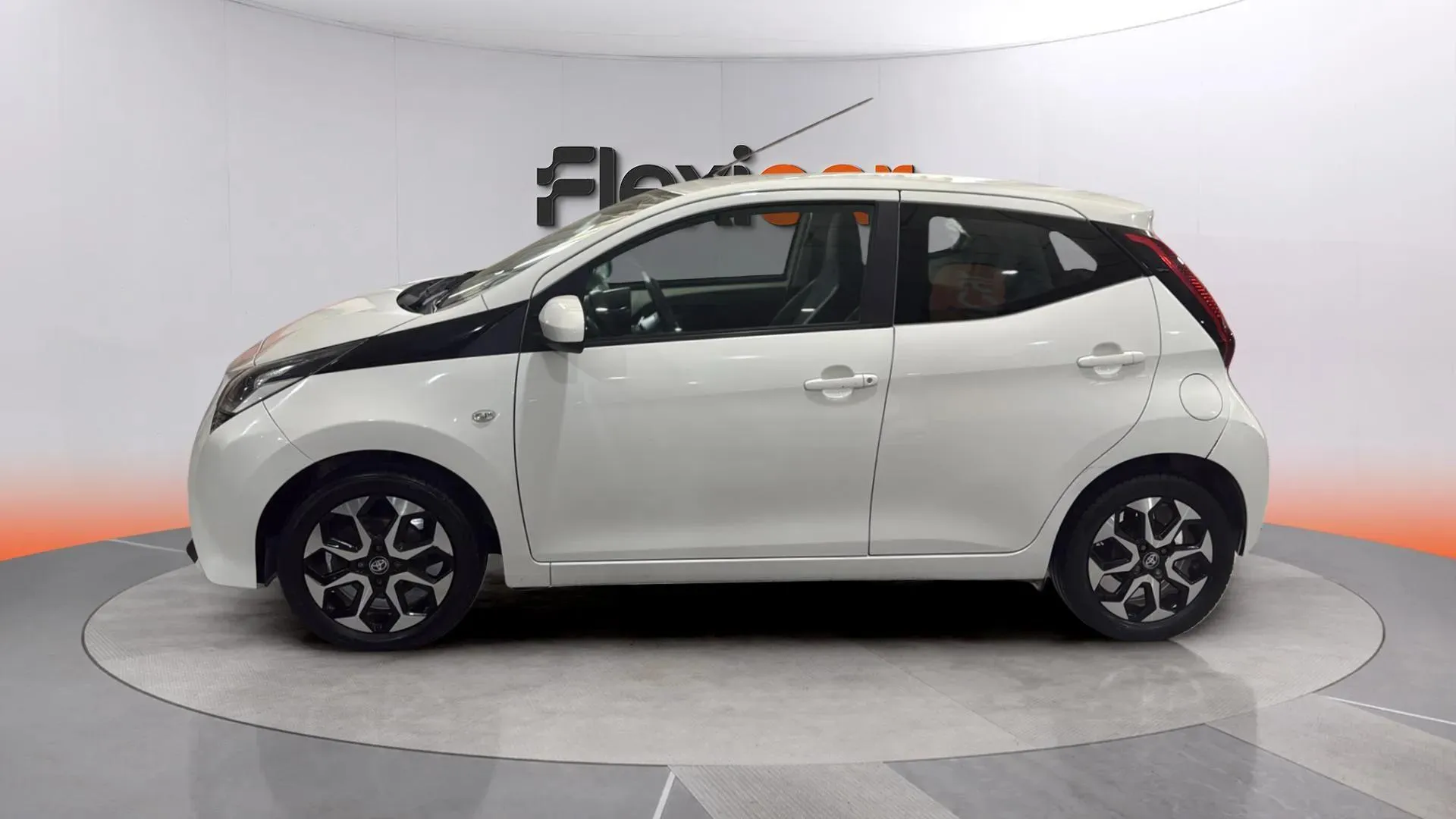 Toyota Aygo 1.0 70 x-play - foto 4