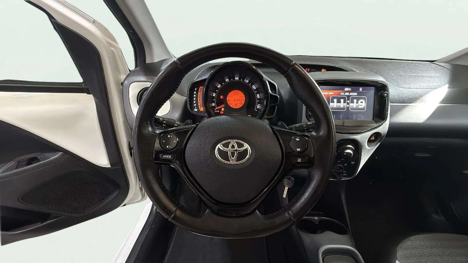 Toyota Aygo 1.0 70 x-play - foto 8