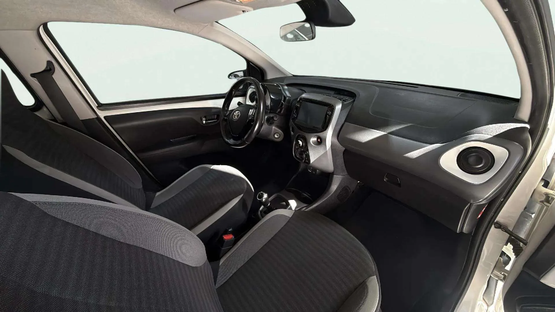 Toyota Aygo 1.0 70 x-play - foto 12