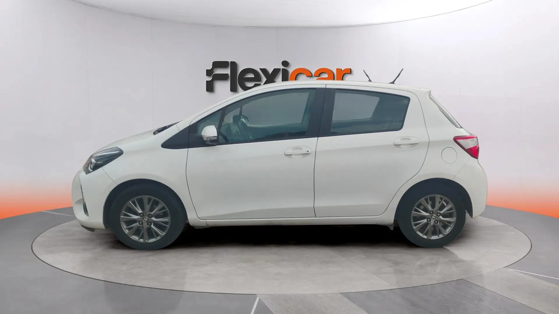 Toyota Yaris 1.0 70 Active - foto 2