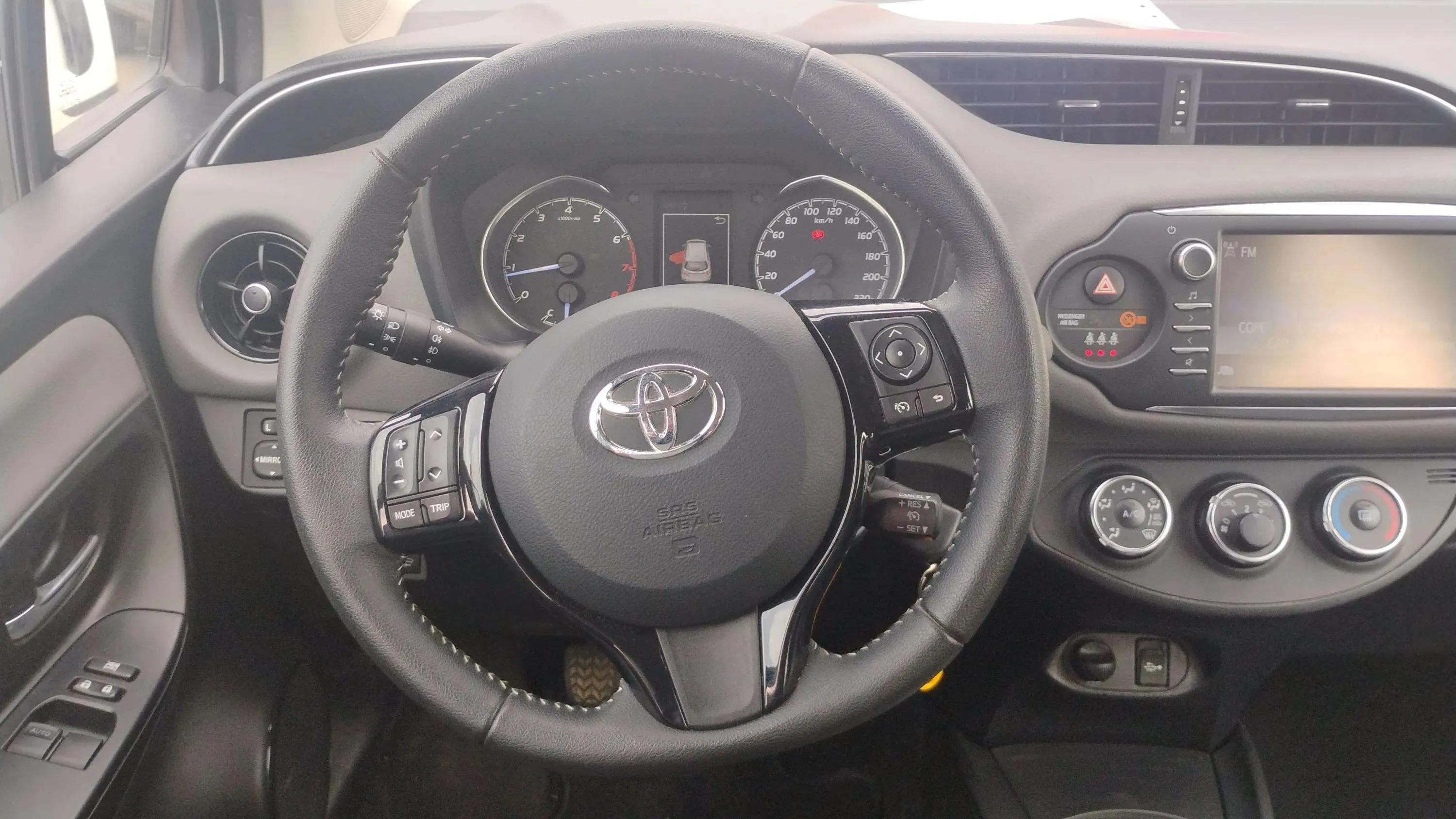 Toyota Yaris 1.0 70 Active - foto 11