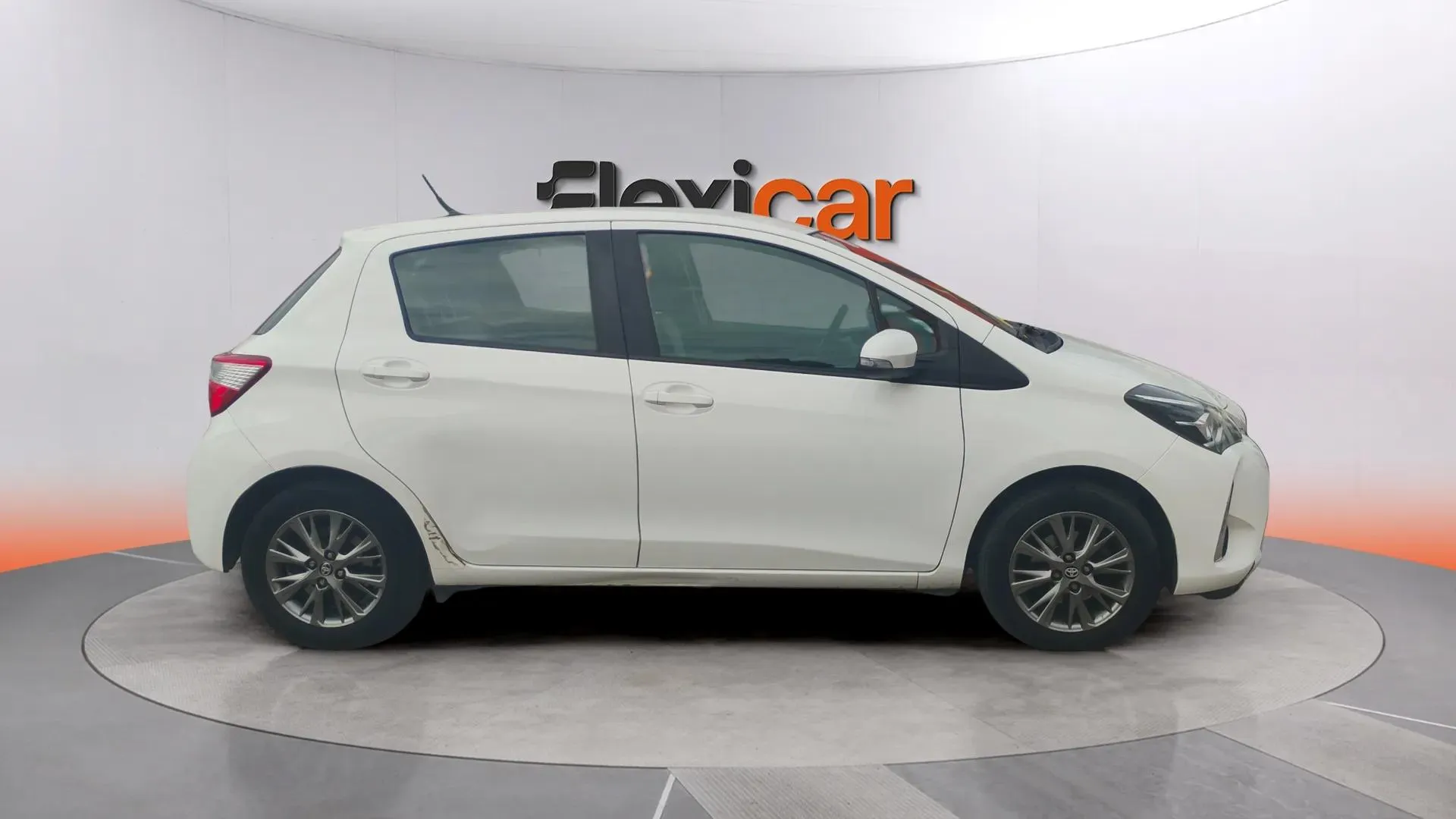 Toyota Yaris 1.0 70 Active - foto 7