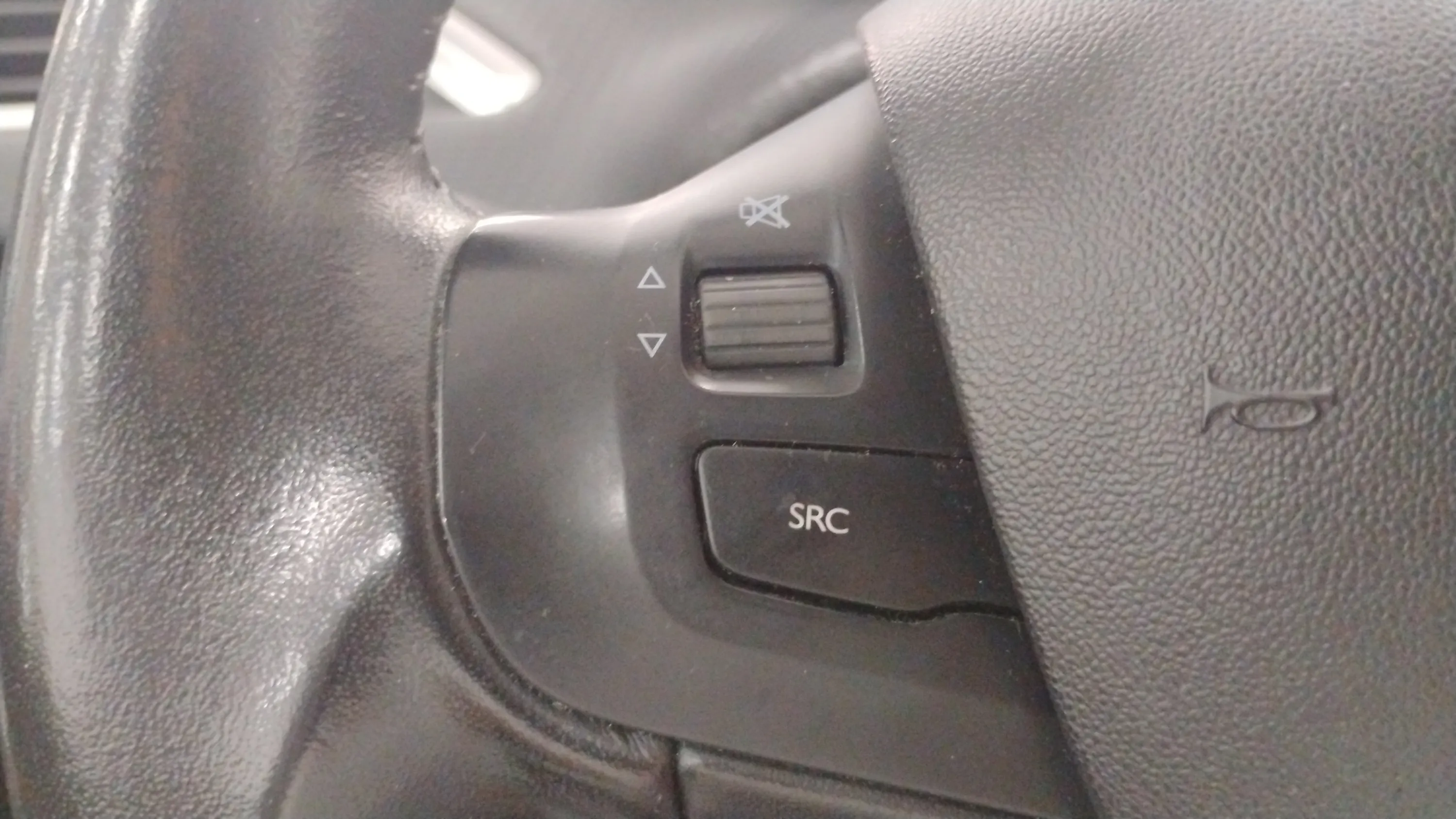 Peugeot 208 Signature BlueHDi - foto 17