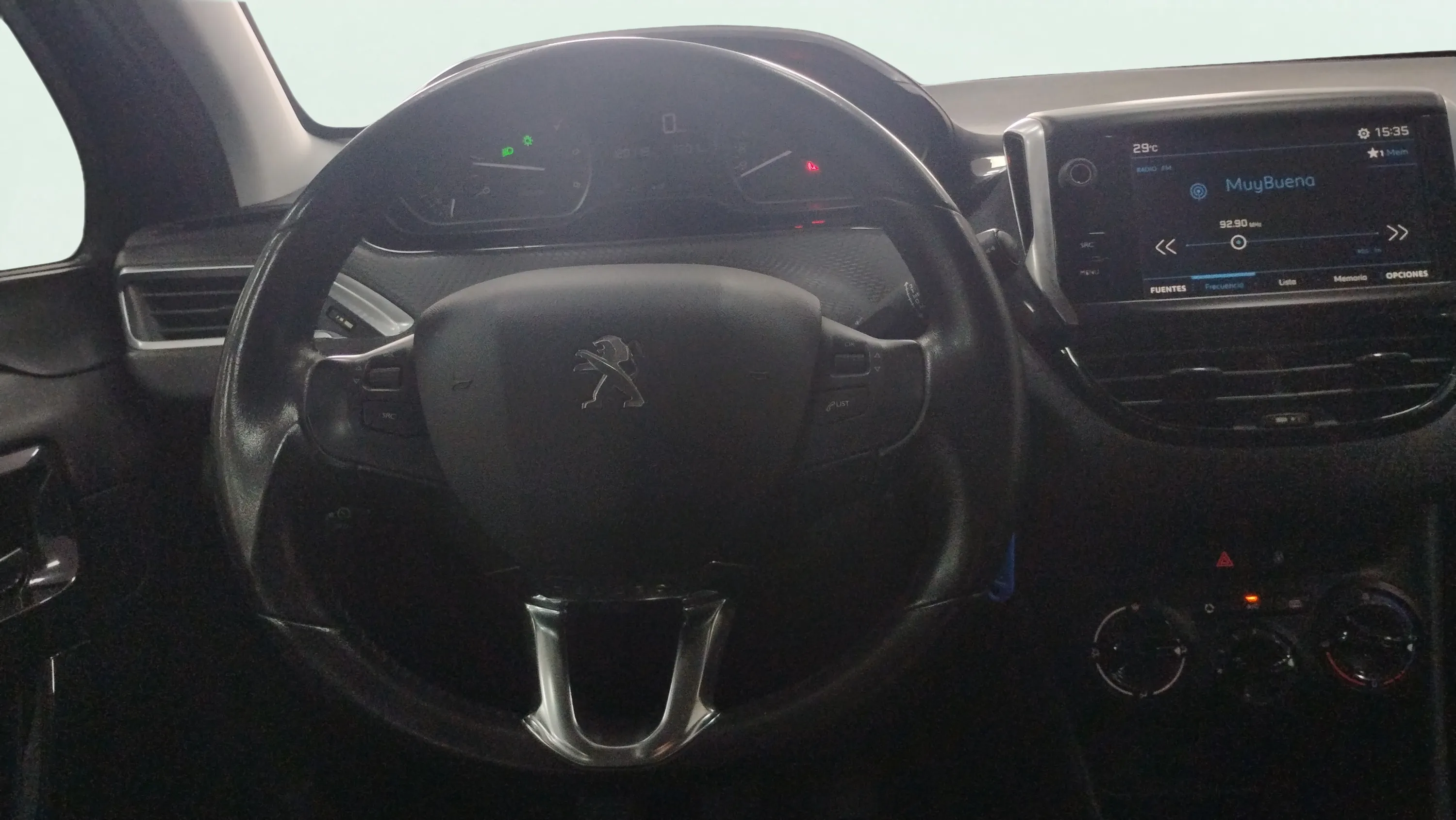 Peugeot 208 Signature BlueHDi - foto 12