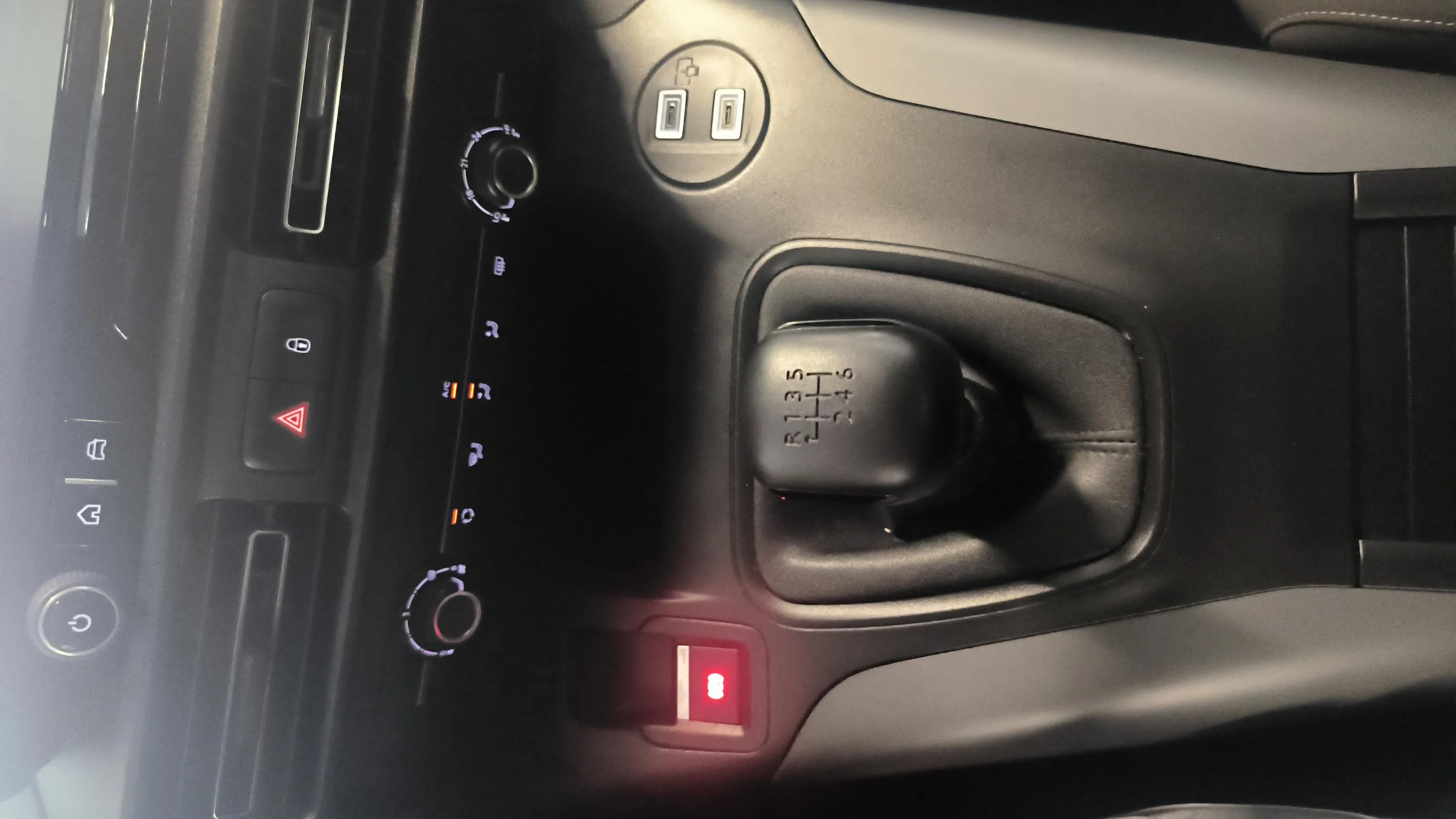 Opel Combo 1.5 Td MT6 €6.4 - foto 25