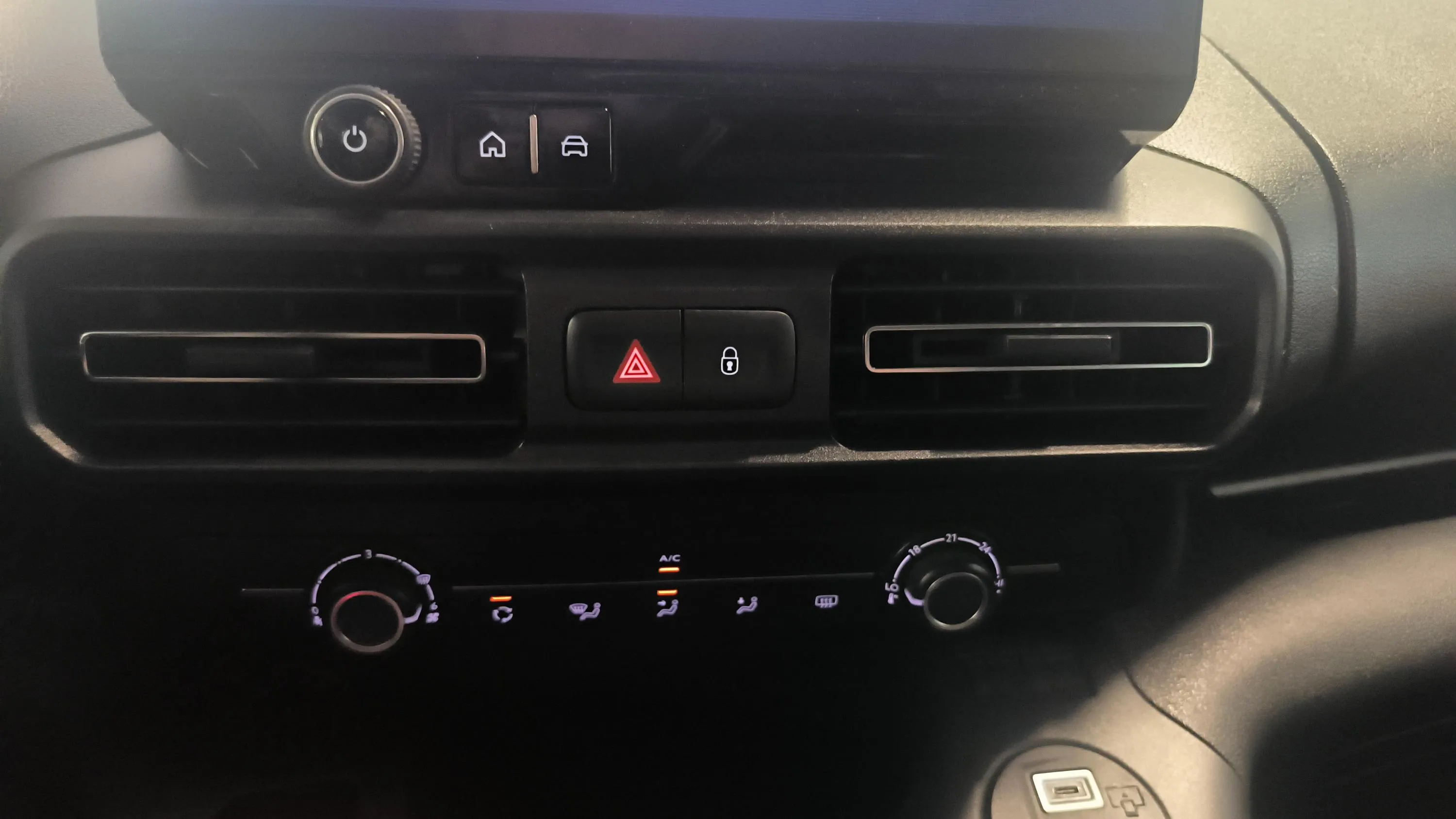 Opel Combo 1.5 Td MT6 €6.4 - foto 24
