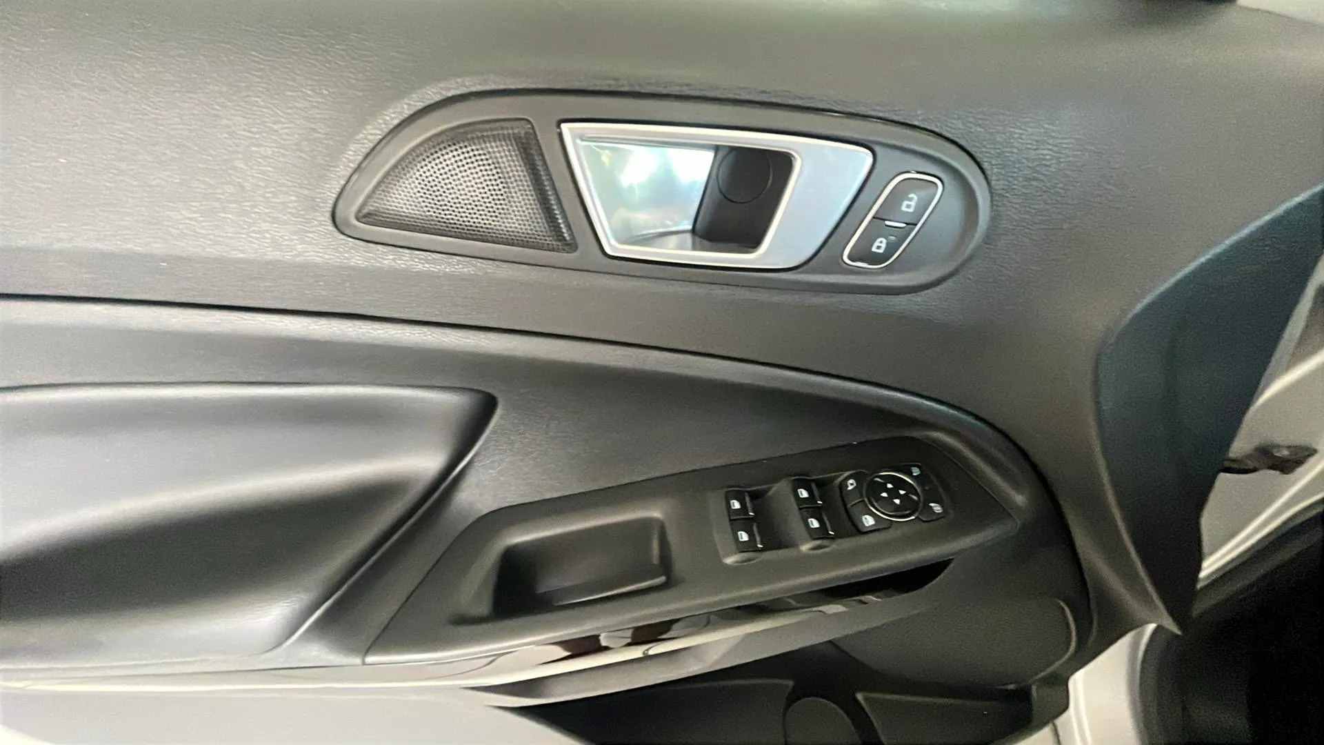 Ford EcoSport 1.0T EcoBoost ST Line - foto 21