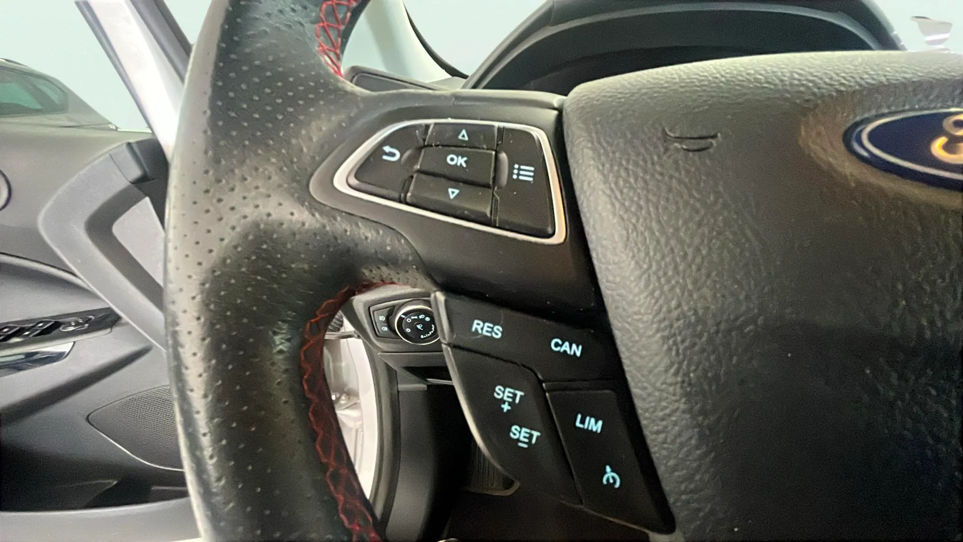 Ford EcoSport 1.0T EcoBoost ST Line - foto 24