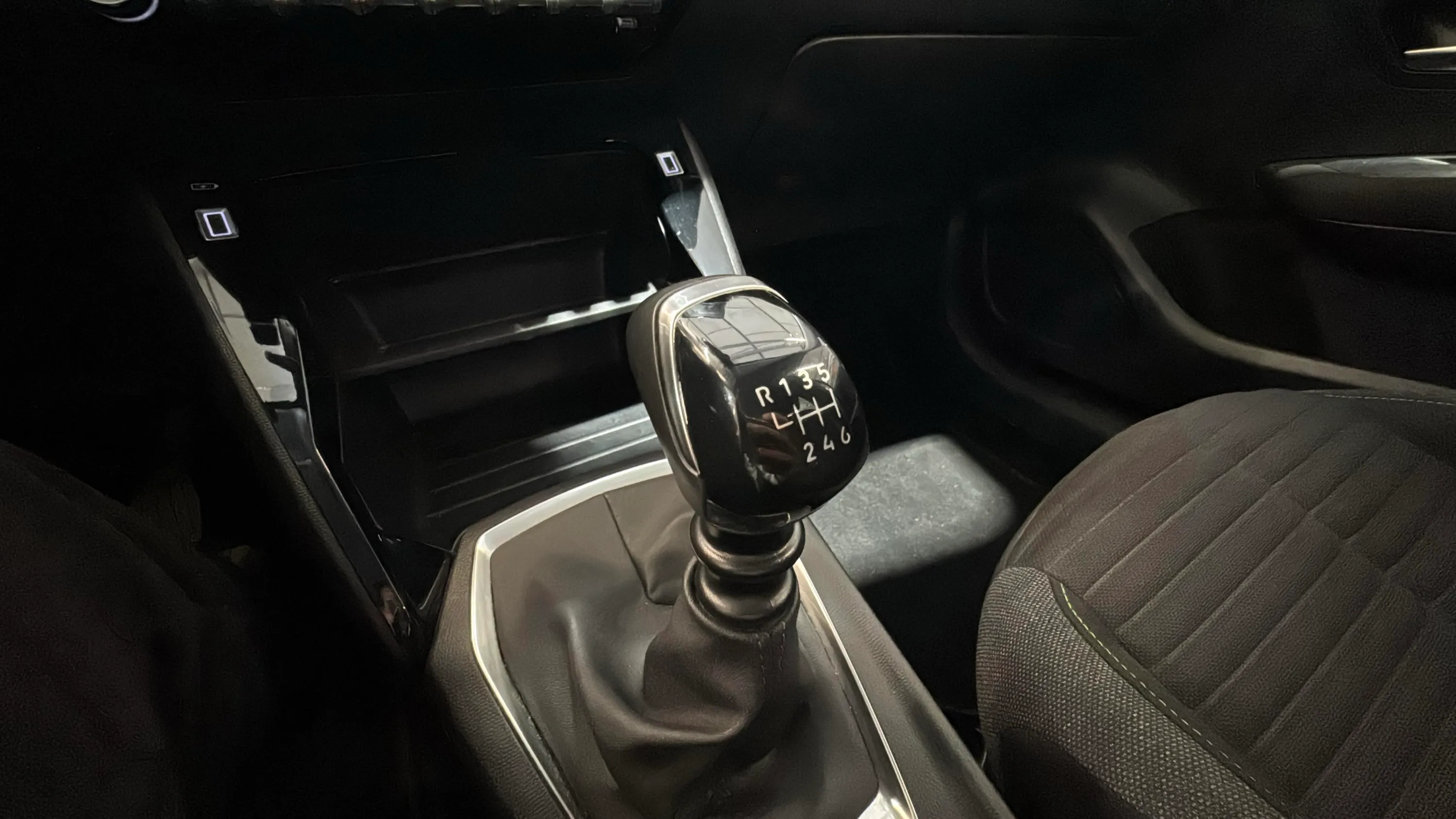 Peugeot 208 Active PureTech 100 - foto 17