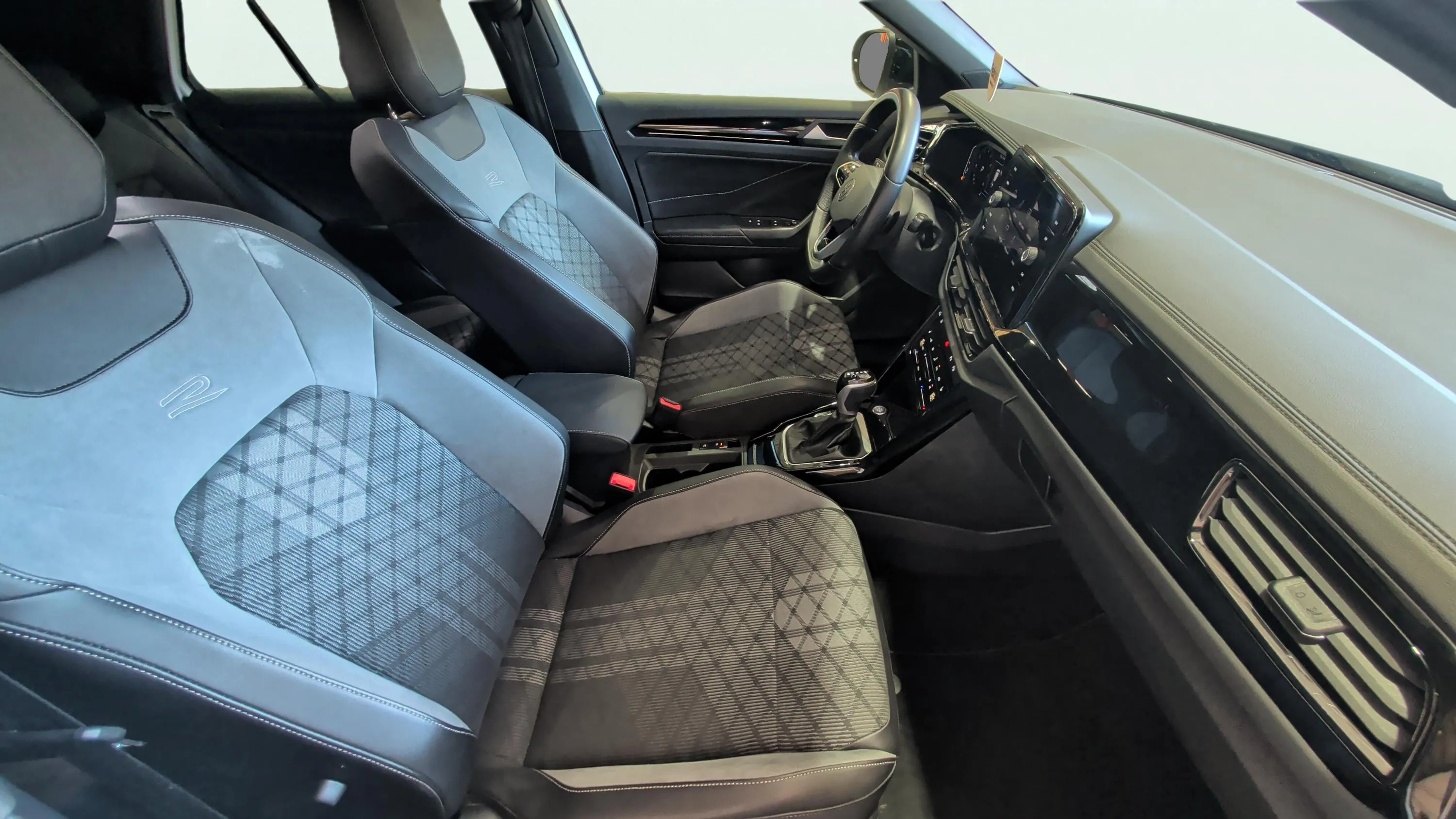 Volkswagen T-Roc R-Line 1.5 TSI DSG - foto 21