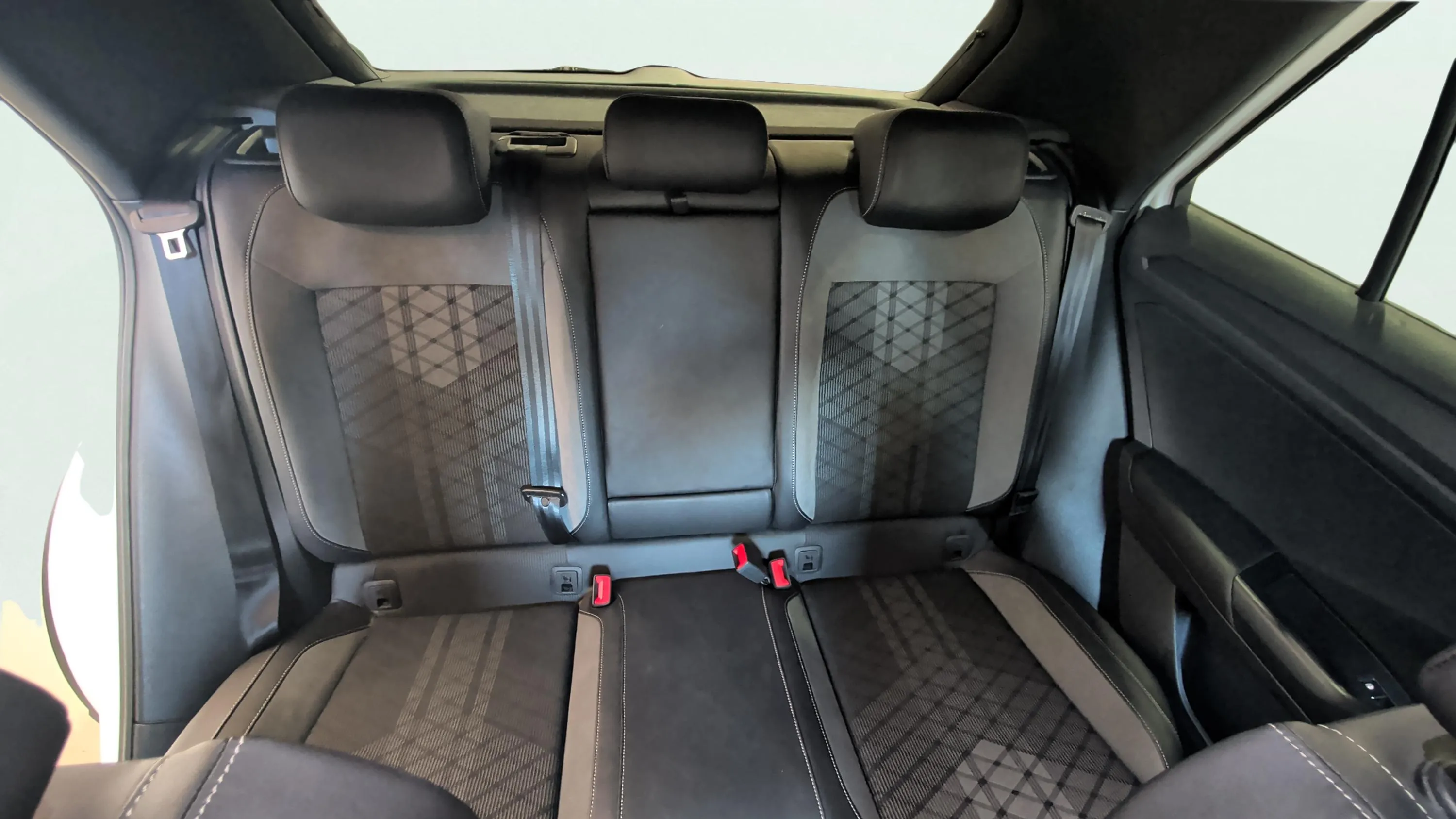 Volkswagen T-Roc R-Line 1.5 TSI DSG - foto 23