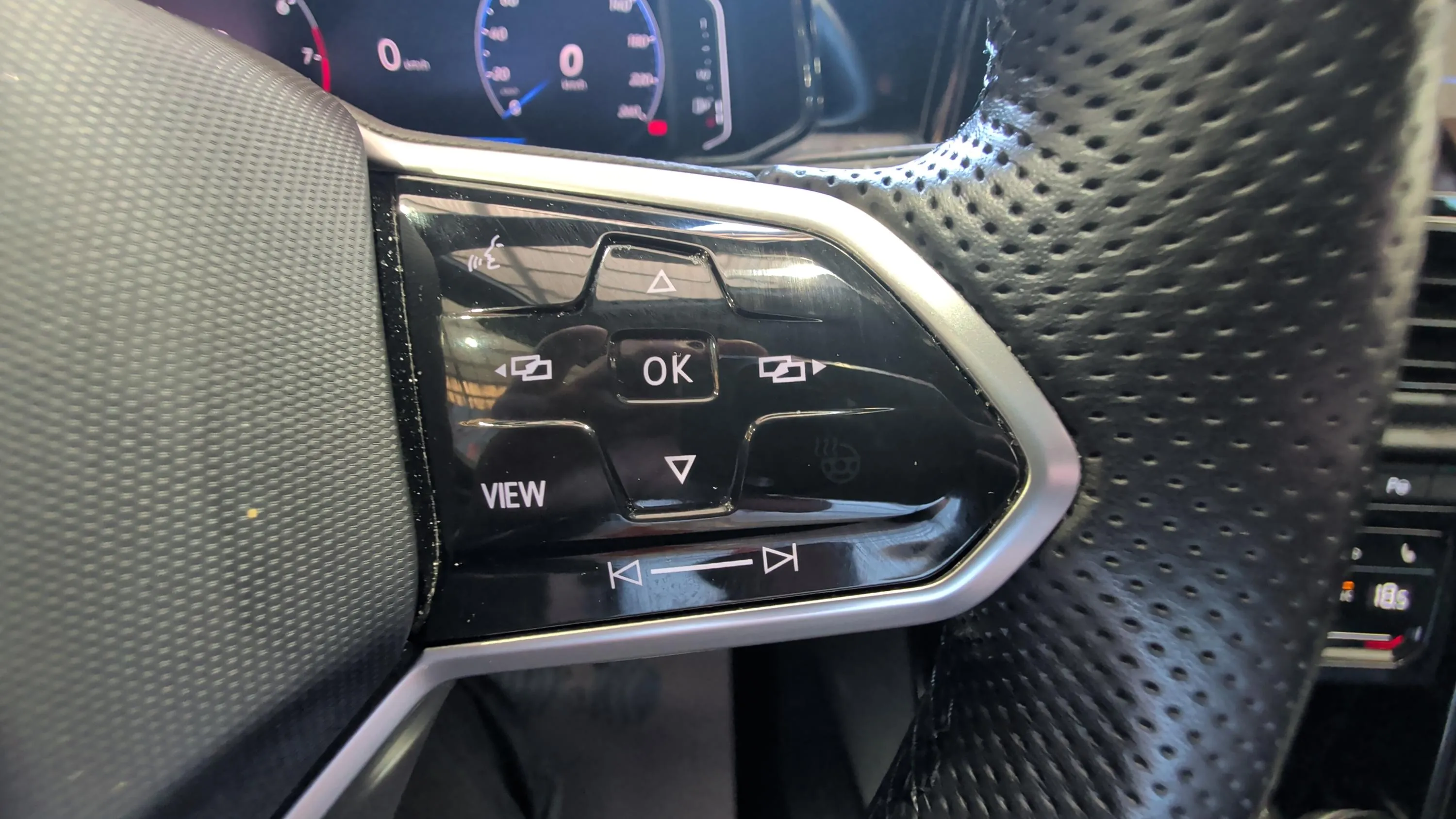 Volkswagen T-Roc R-Line 1.5 TSI DSG - foto 14