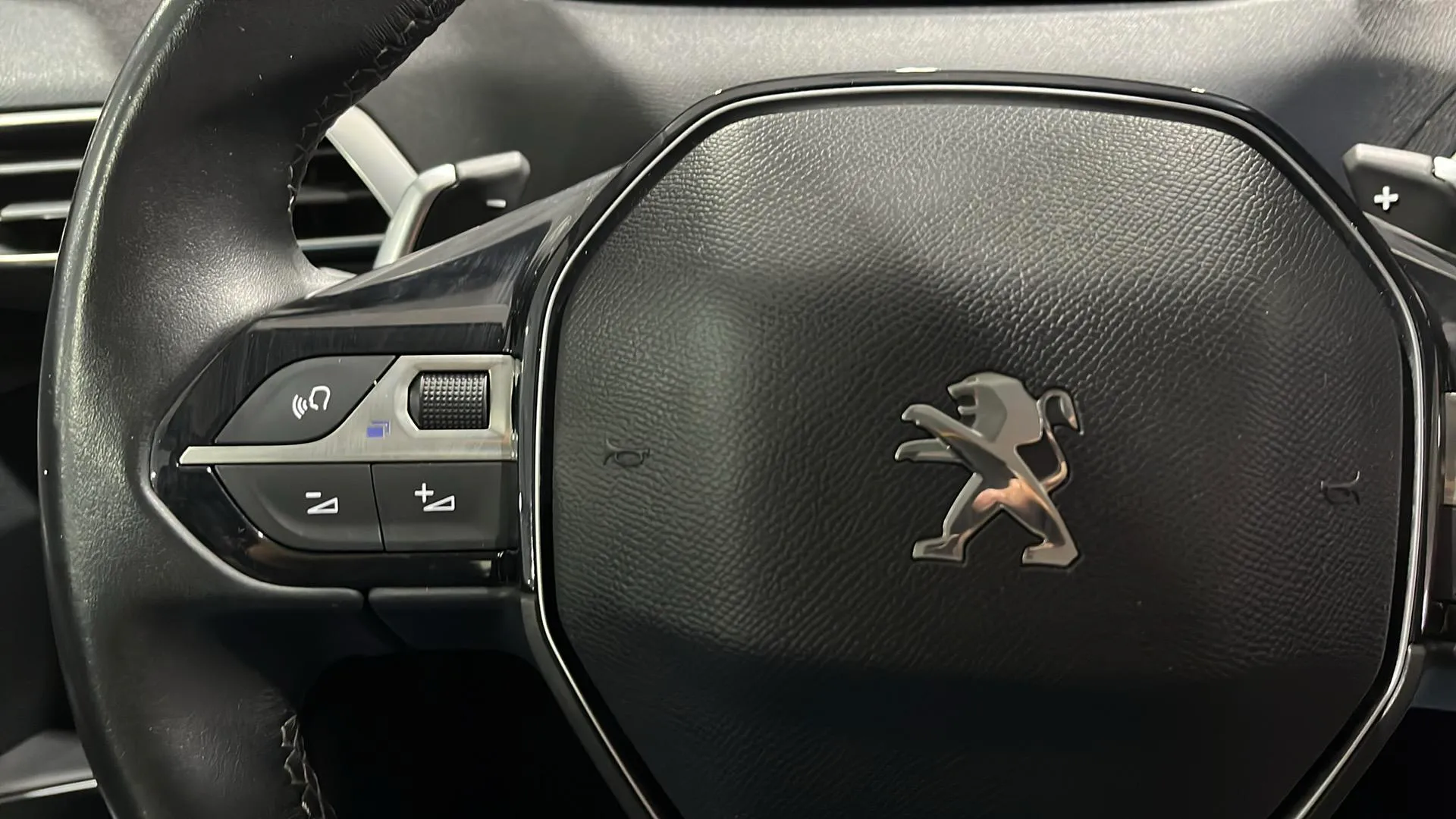 Peugeot 3008 1.2 PureTech Allure Pack EAT8 - foto 17