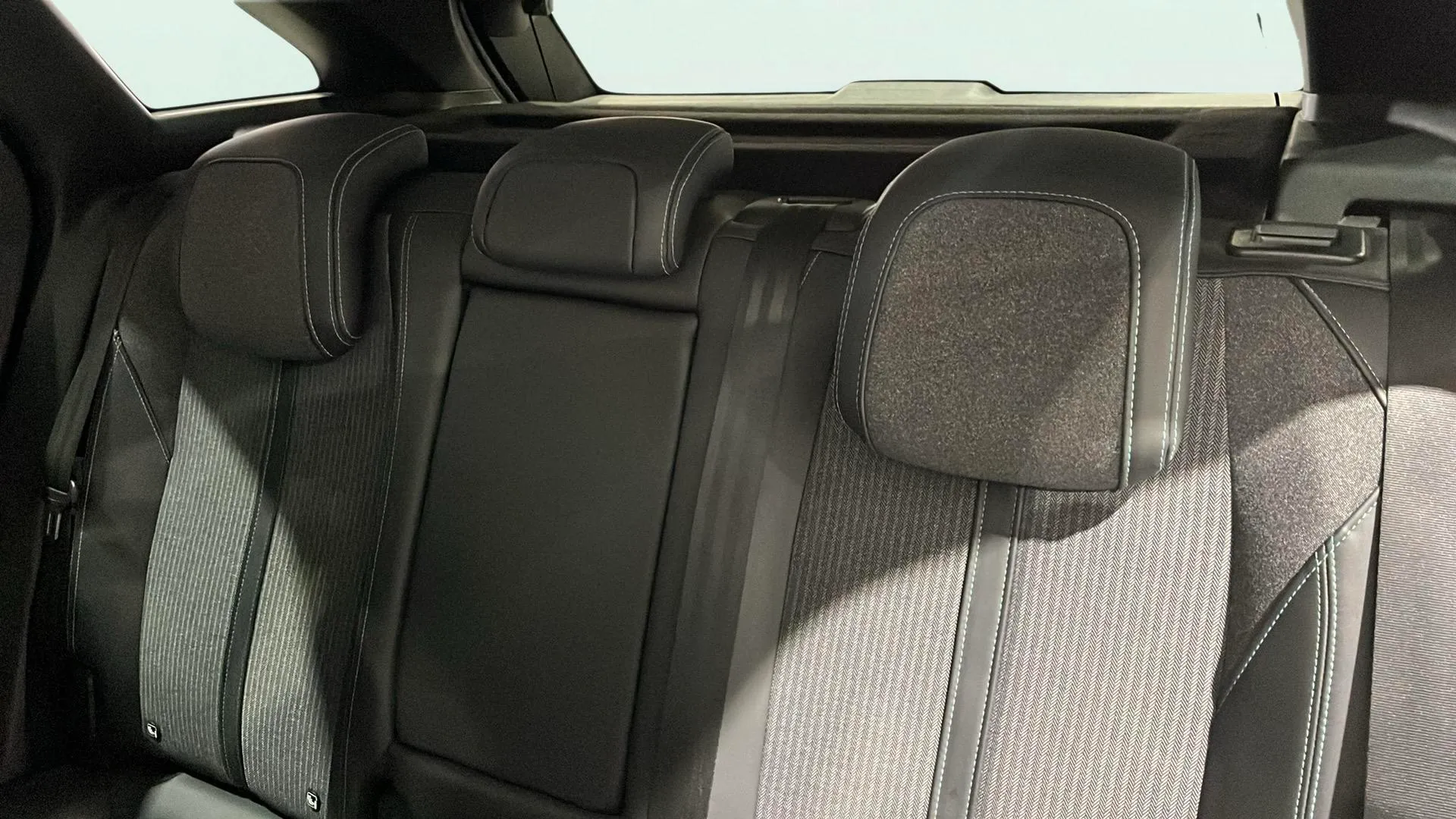 Peugeot 3008 1.2 PureTech Allure Pack EAT8 - foto 11