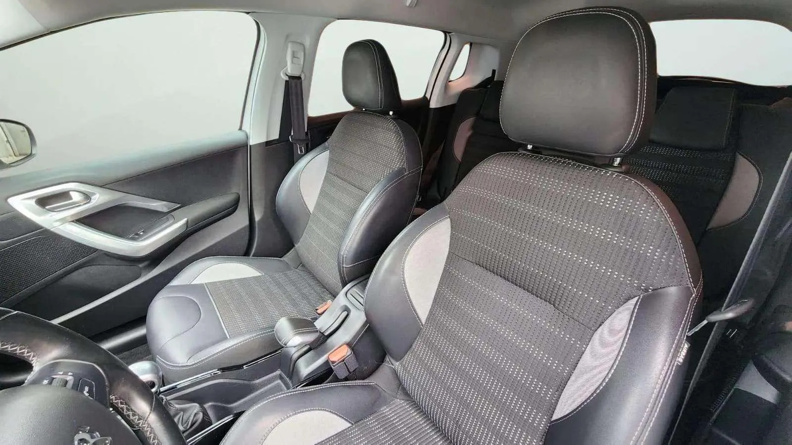 Peugeot 2008 Allure PureTech 110 - foto 20