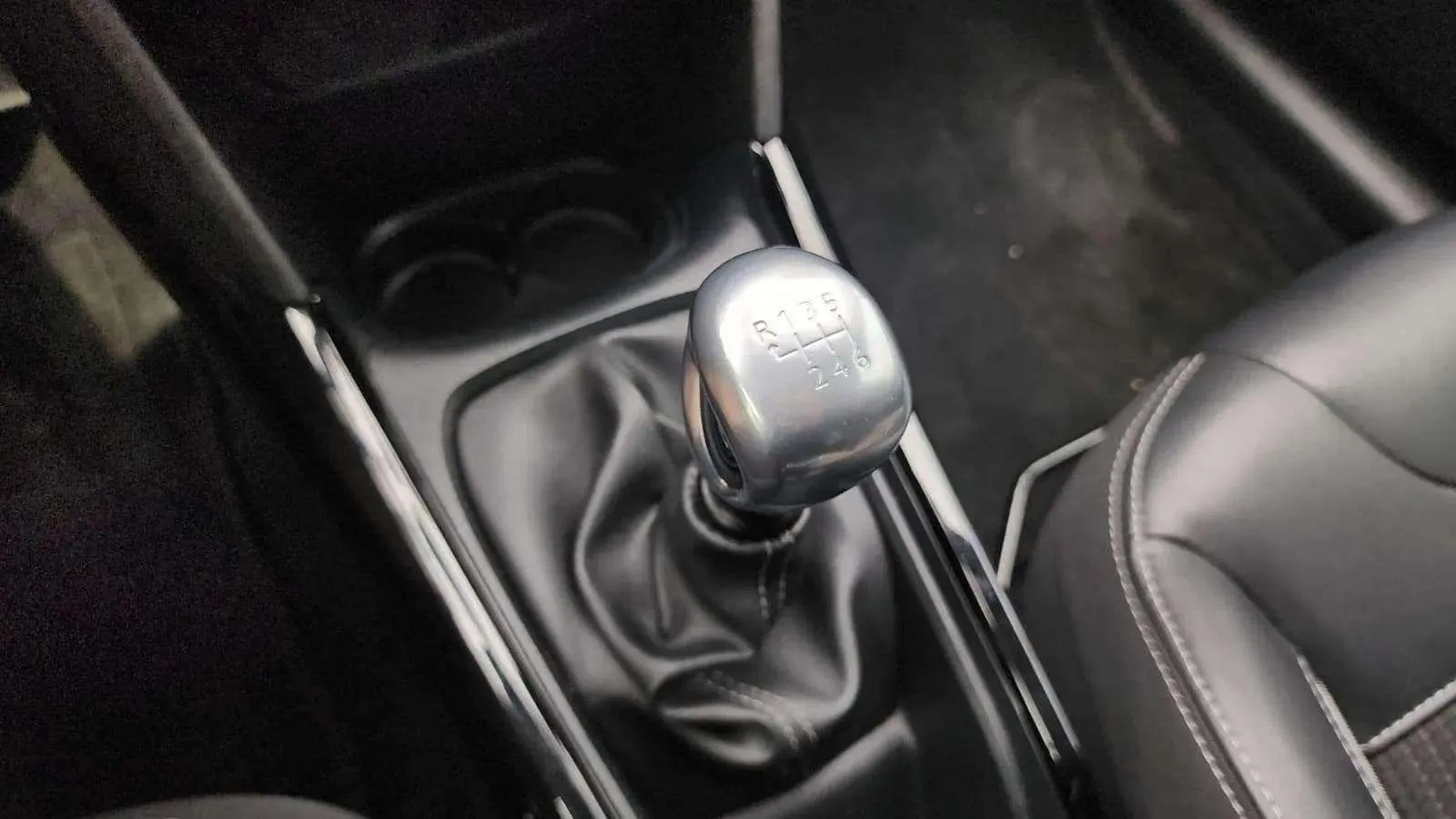Peugeot 2008 Allure PureTech 110 - foto 18