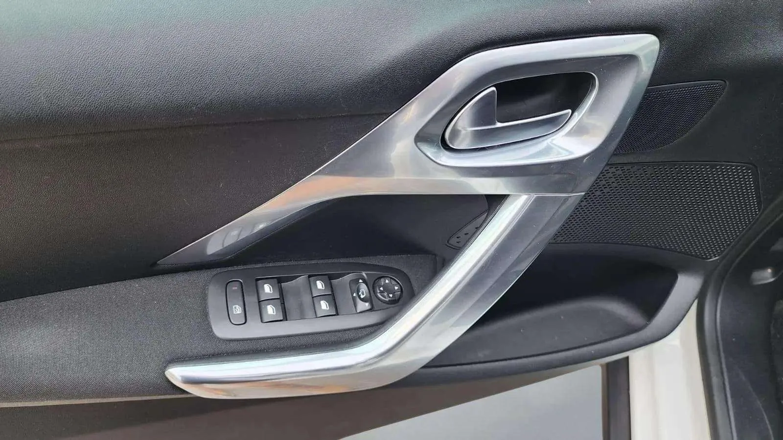 Peugeot 2008 Allure PureTech 110 - foto 19