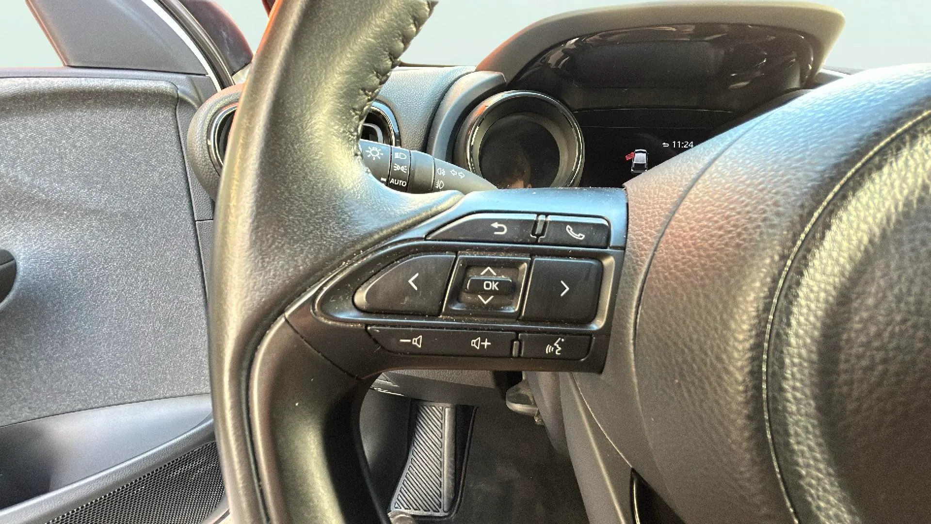 Toyota Yaris 1.5 120H Style - foto 12