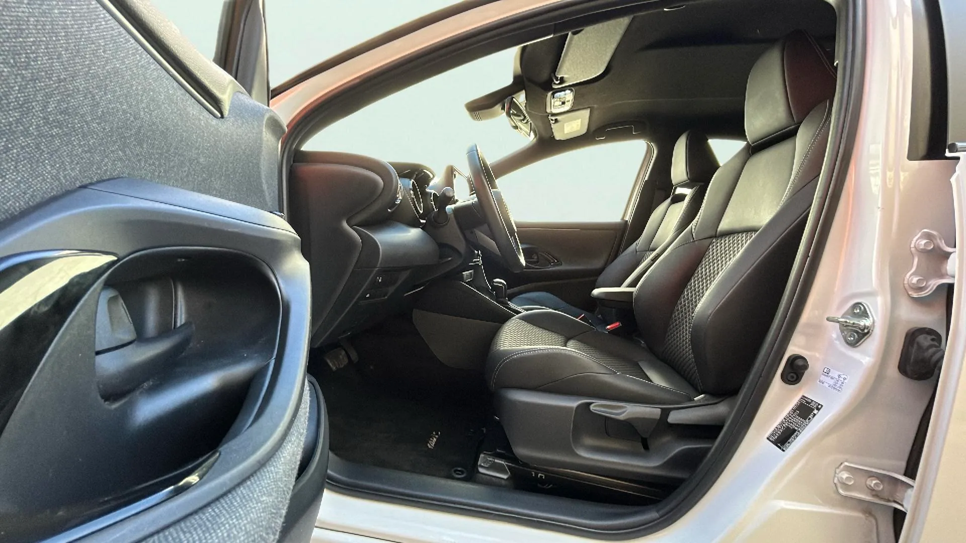 Toyota Yaris 1.5 120H Style - foto 14