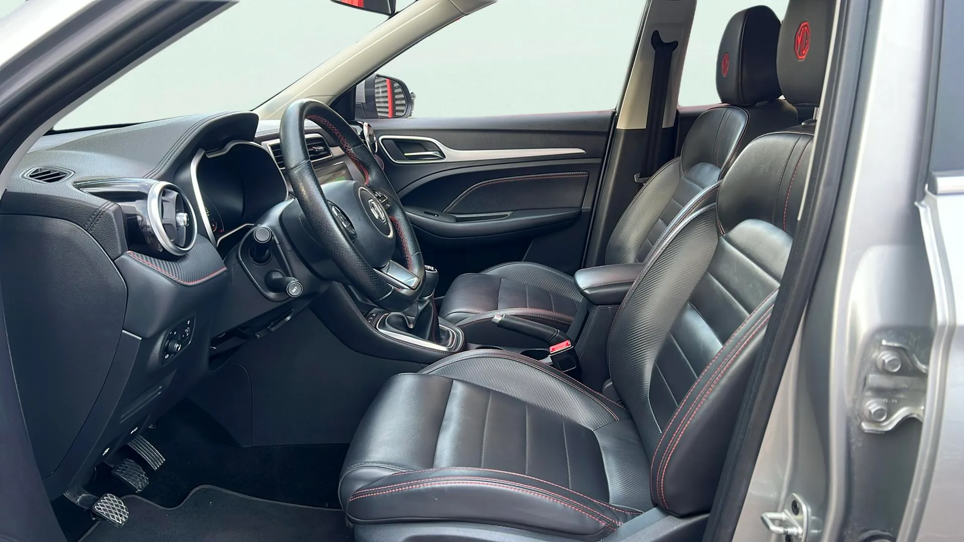 MG ZS 1.0T Luxury - foto 13