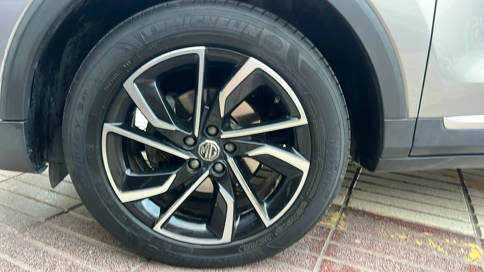 MG ZS 1.0T Luxury - foto 17