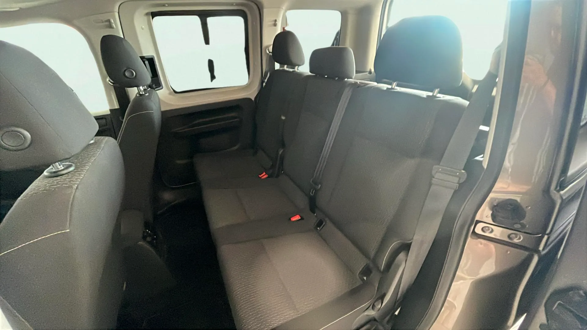 Volkswagen Caddy Beach 2.0 TDI BMT - foto 13