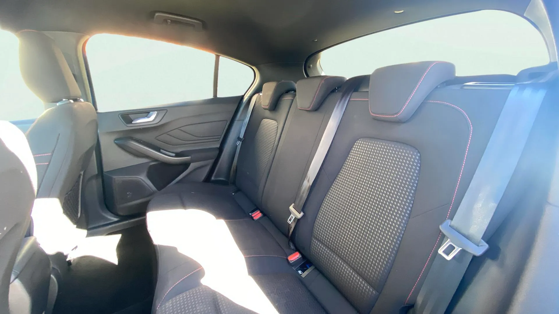 Ford Focus 1.0 EcoBoost MHEV ST-Line Design SIP - foto 12