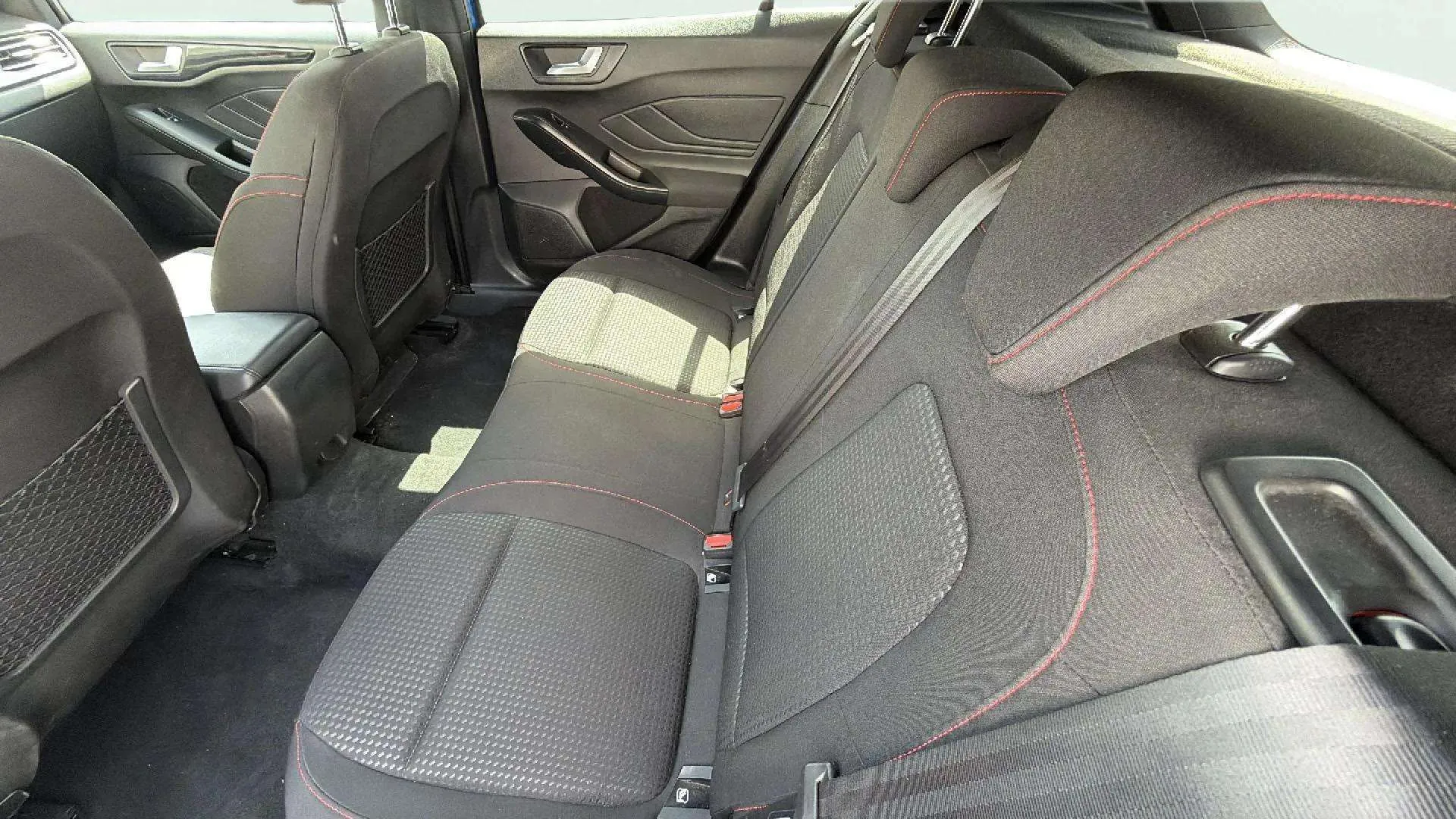 Ford Focus 1.0 EcoBoost MHEV ST-Line Design SIP - foto 17