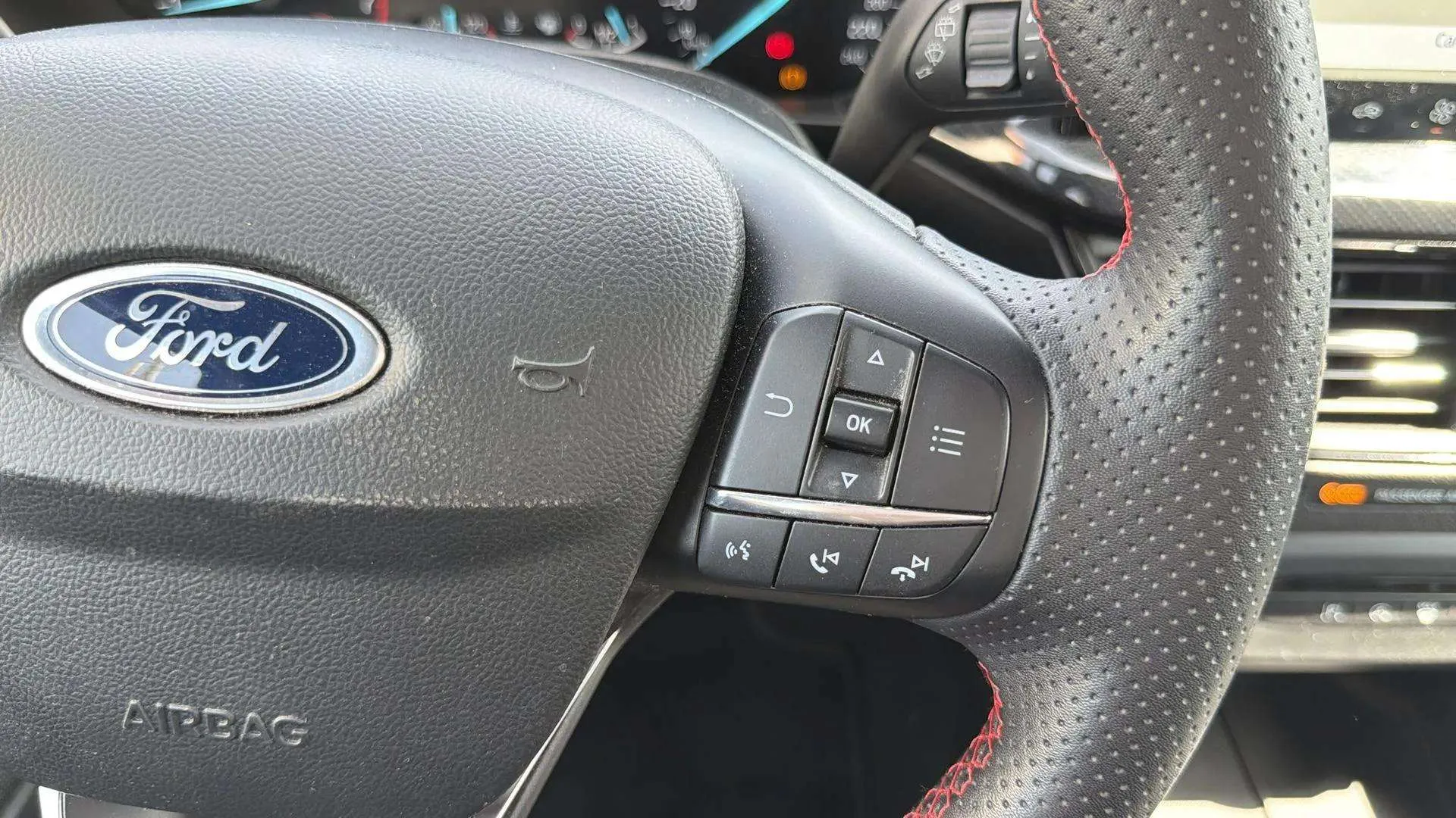 Ford Focus 1.0 EcoBoost MHEV ST-Line Design SIP - foto 14