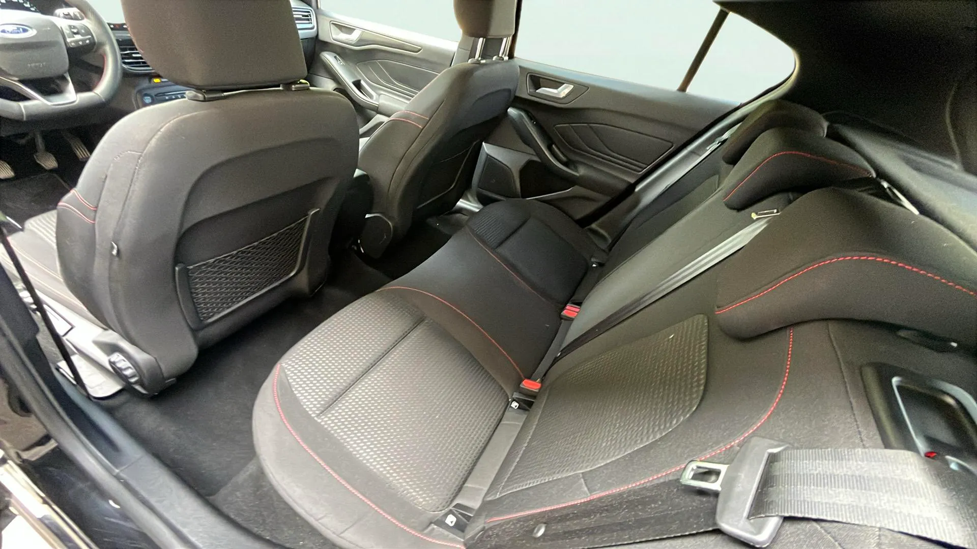 Ford Focus 1.0 EcoBoost MHEV ST-Line Design SIP - foto 21