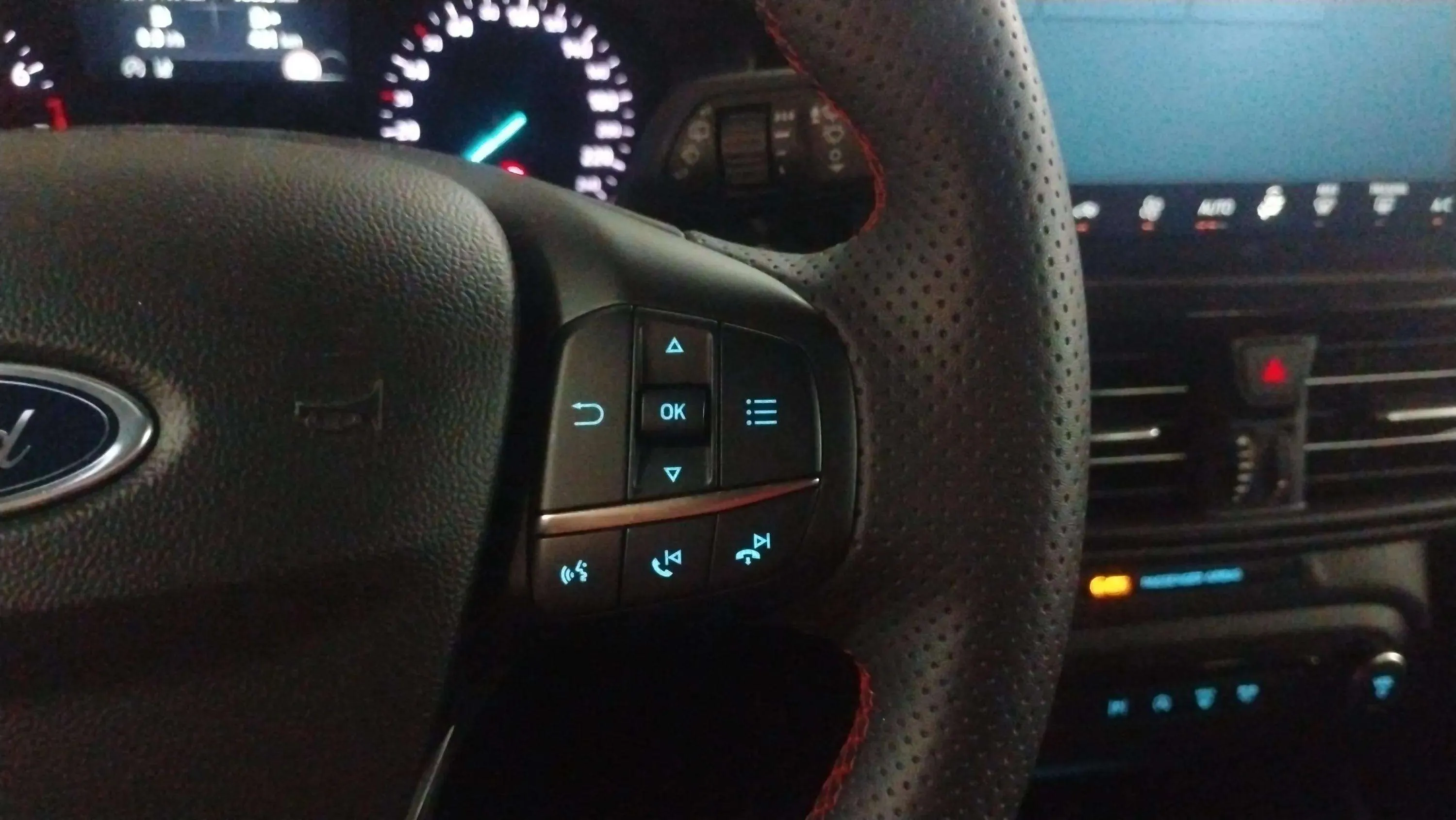 Ford Focus 1.0 EcoBoost MHEV Active - foto 24