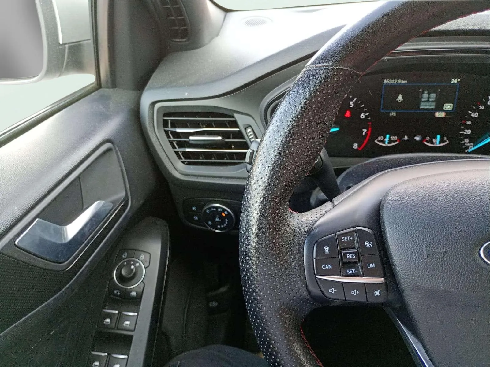 Ford Focus 1.0 EcoBoost MHEV ST-Line - foto 10