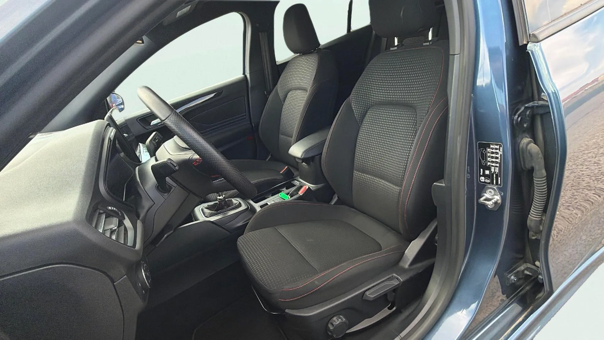 Ford Focus 1.0 EcoBoost MHEV ST-Line Design SIP - foto 10