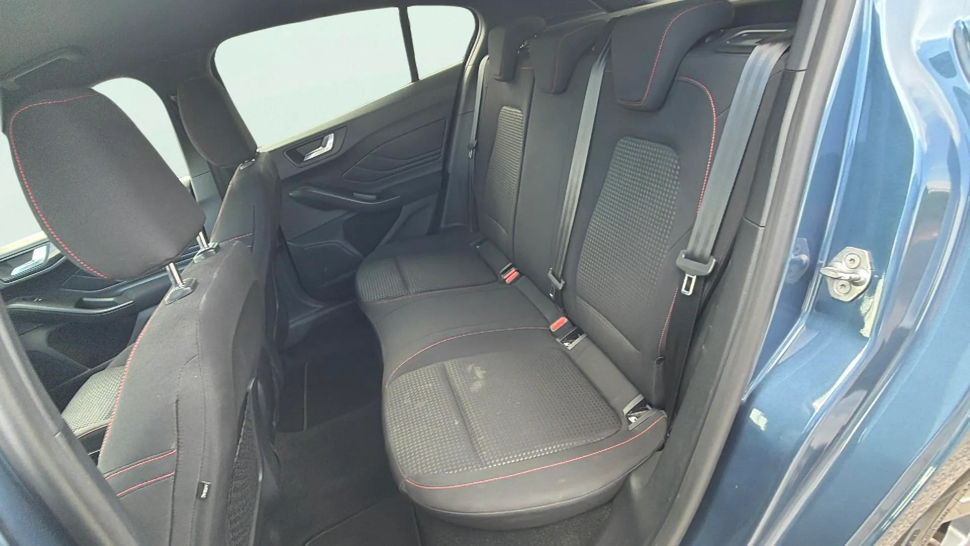 Ford Focus 1.0 EcoBoost MHEV ST-Line Design SIP - foto 11
