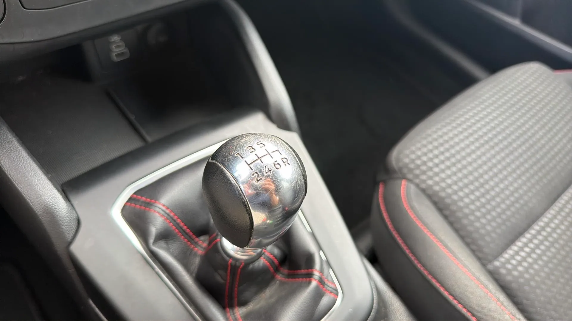 Ford Focus 1.0 EcoBoost MHEV ST-Line Design SIP - foto 25